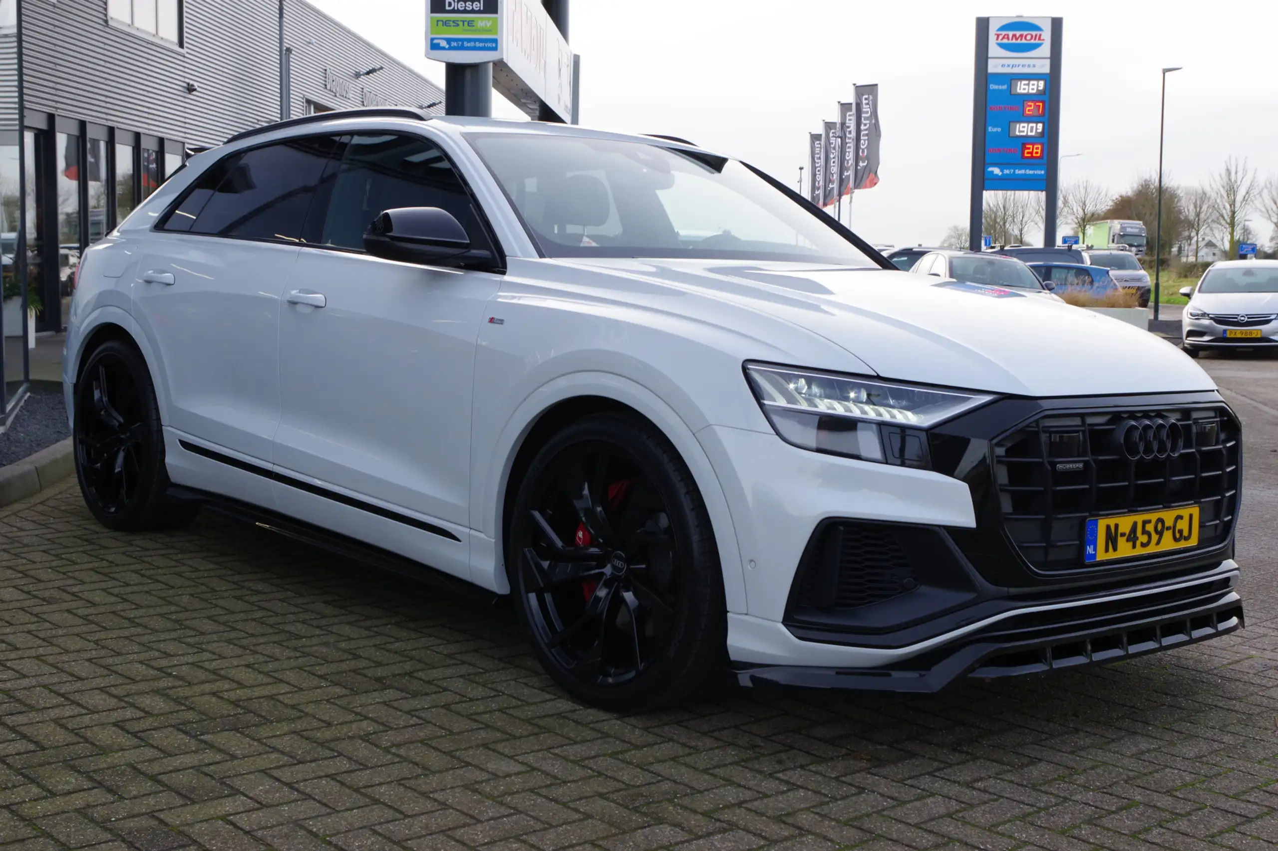 Audi - Q8