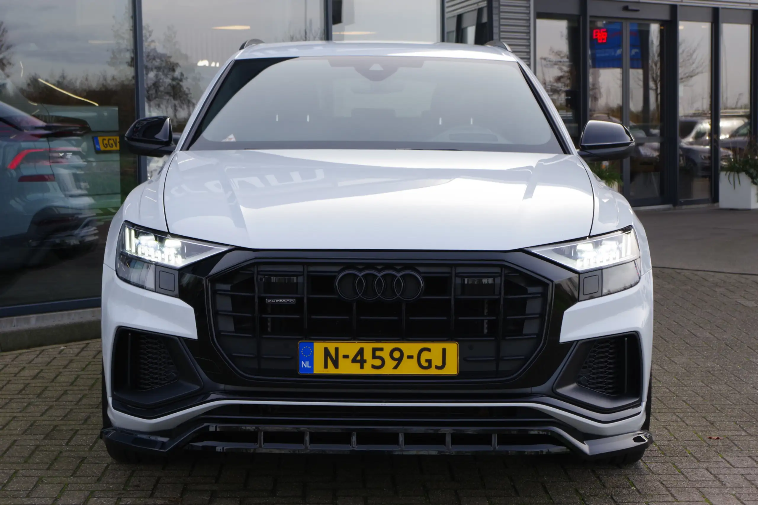 Audi - Q8