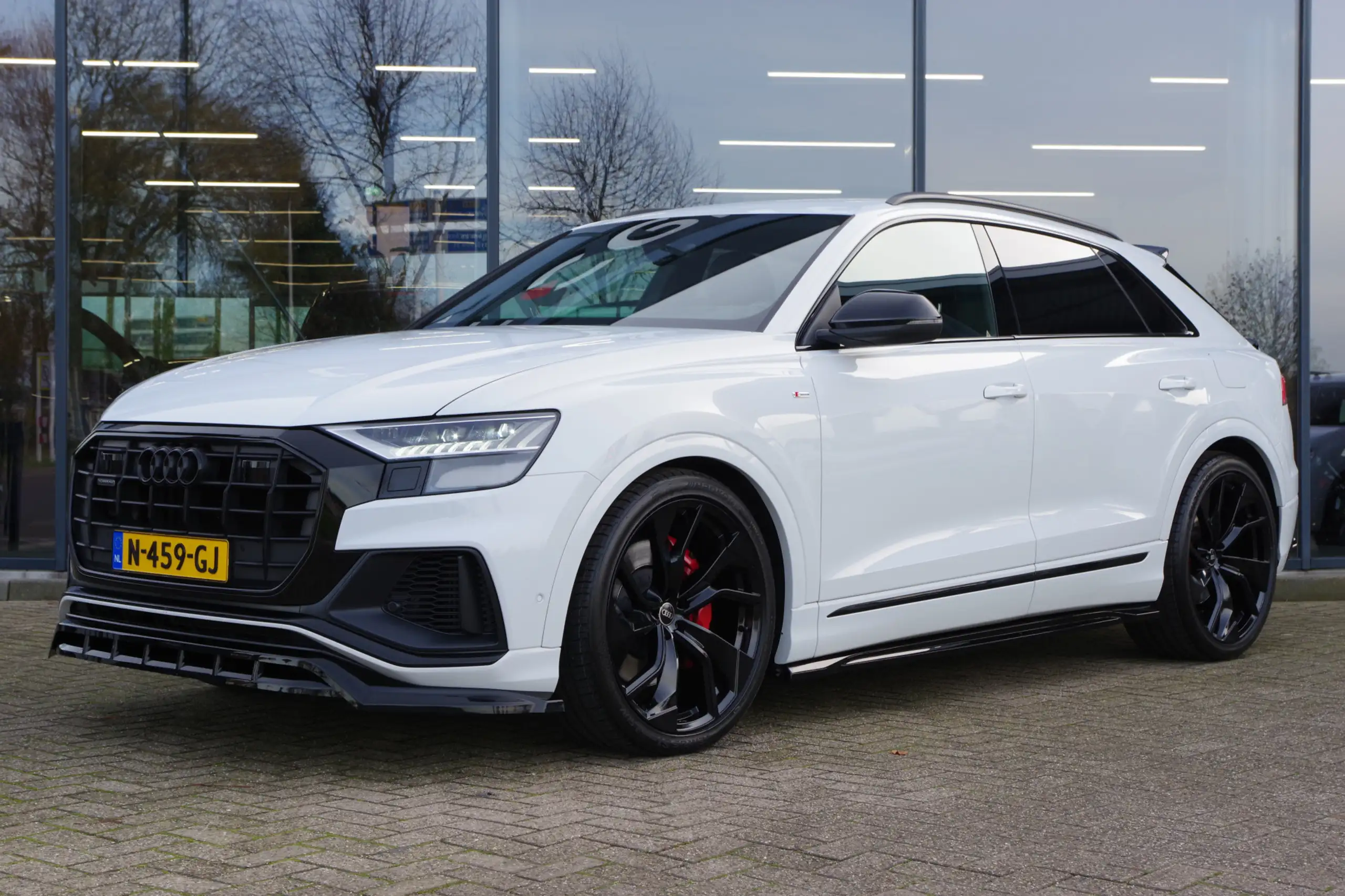 Audi - Q8