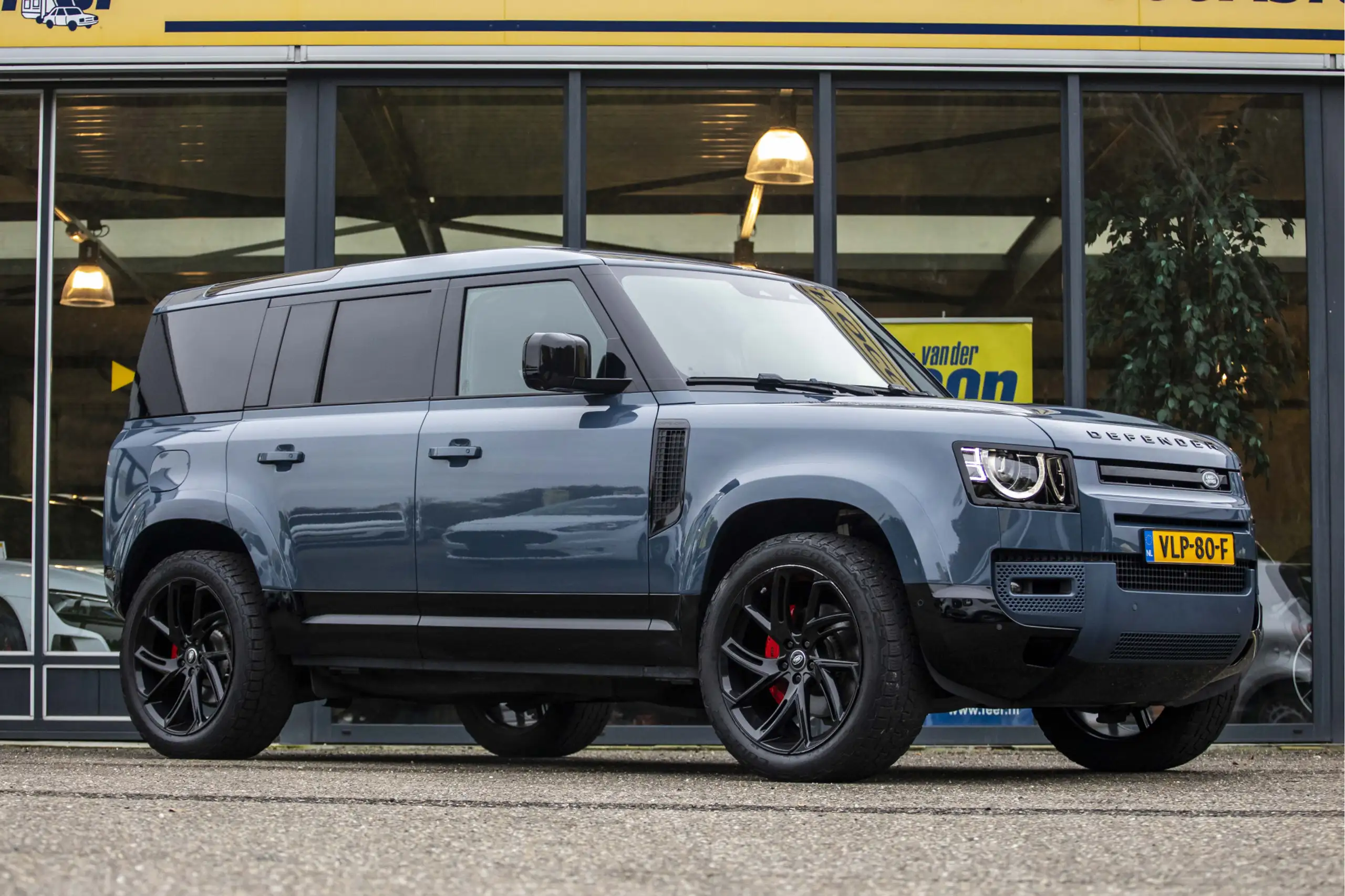 Land Rover Defender 2021