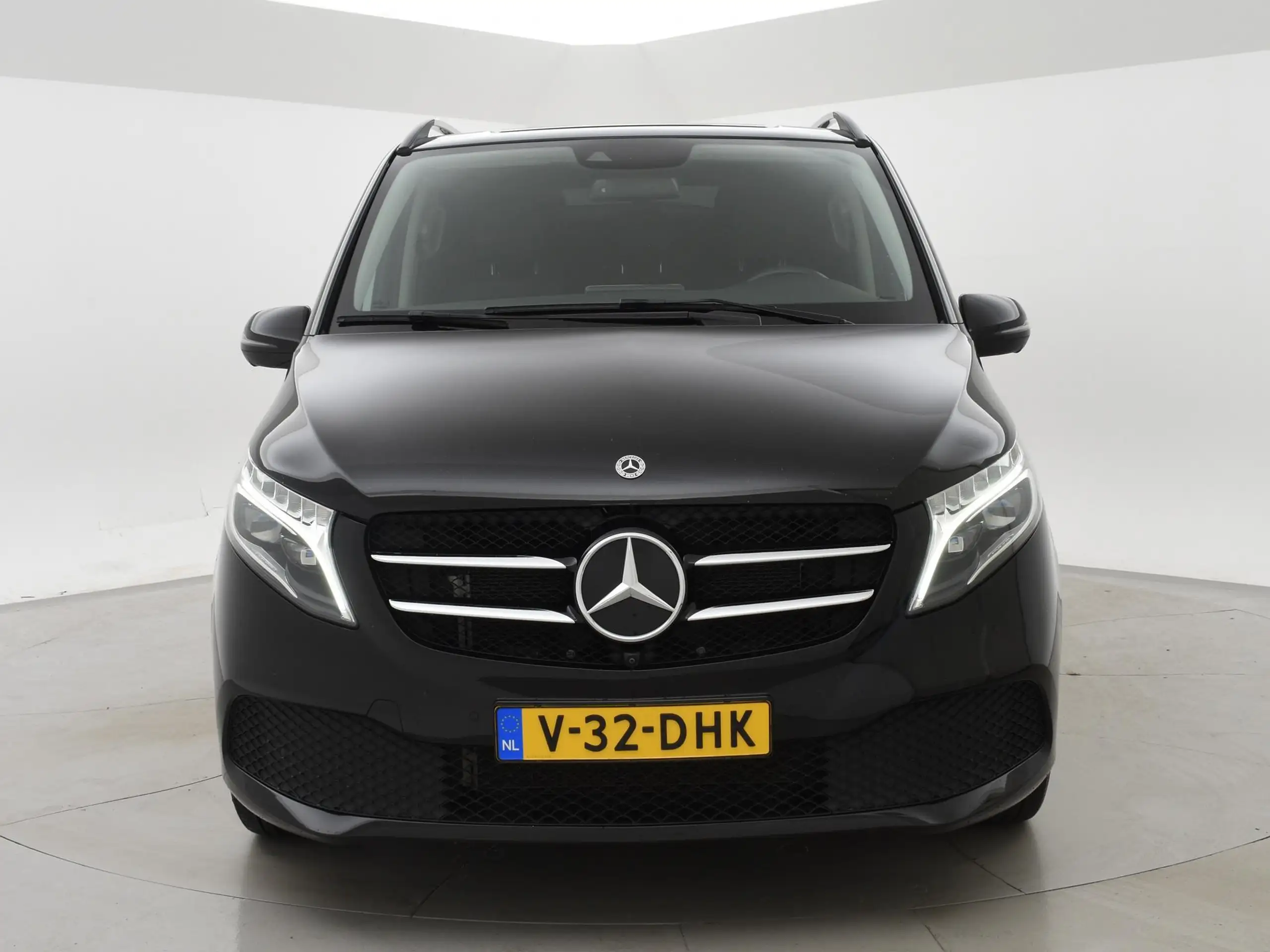 Mercedes-Benz - V 300