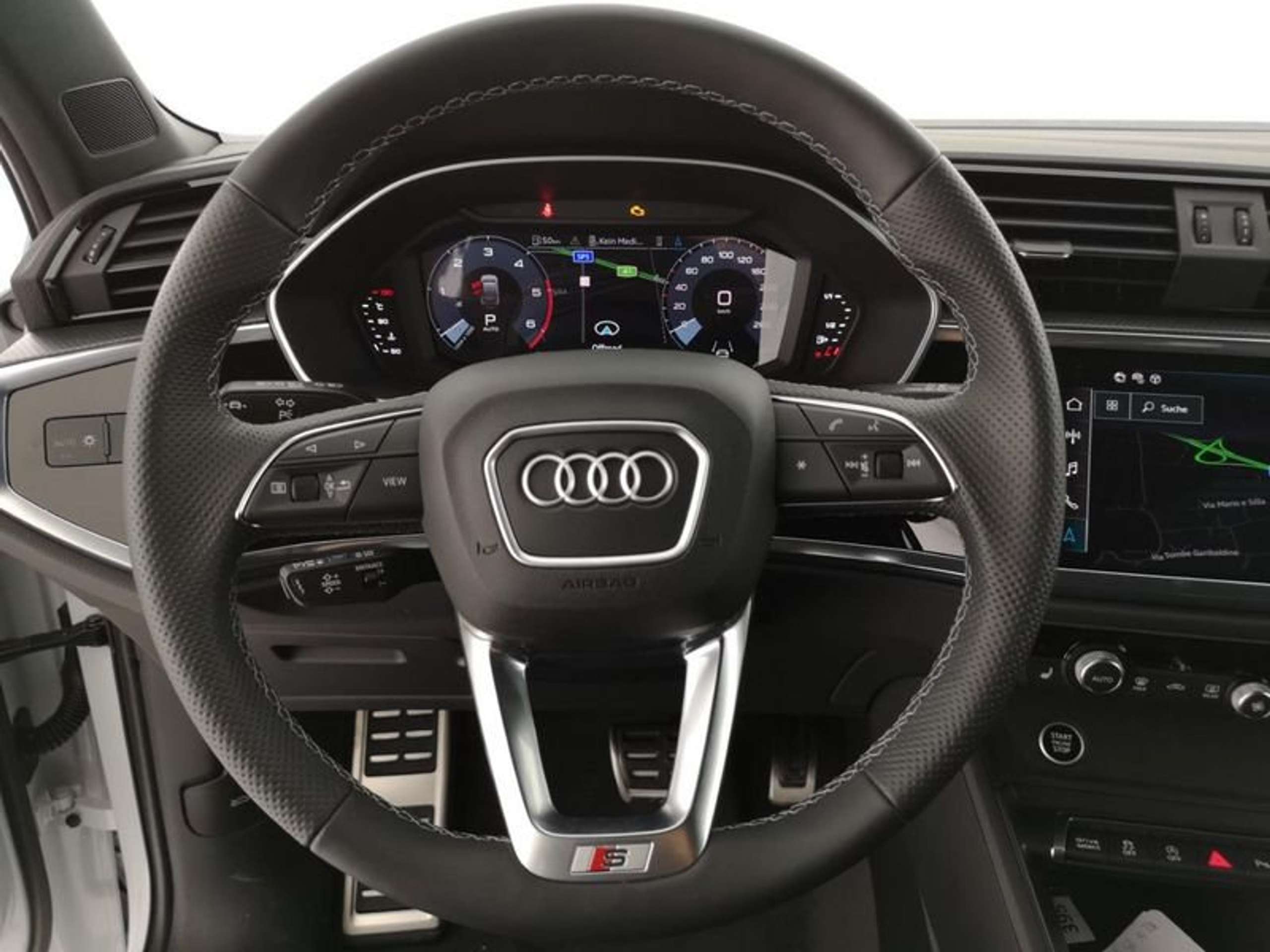 Audi - Q3