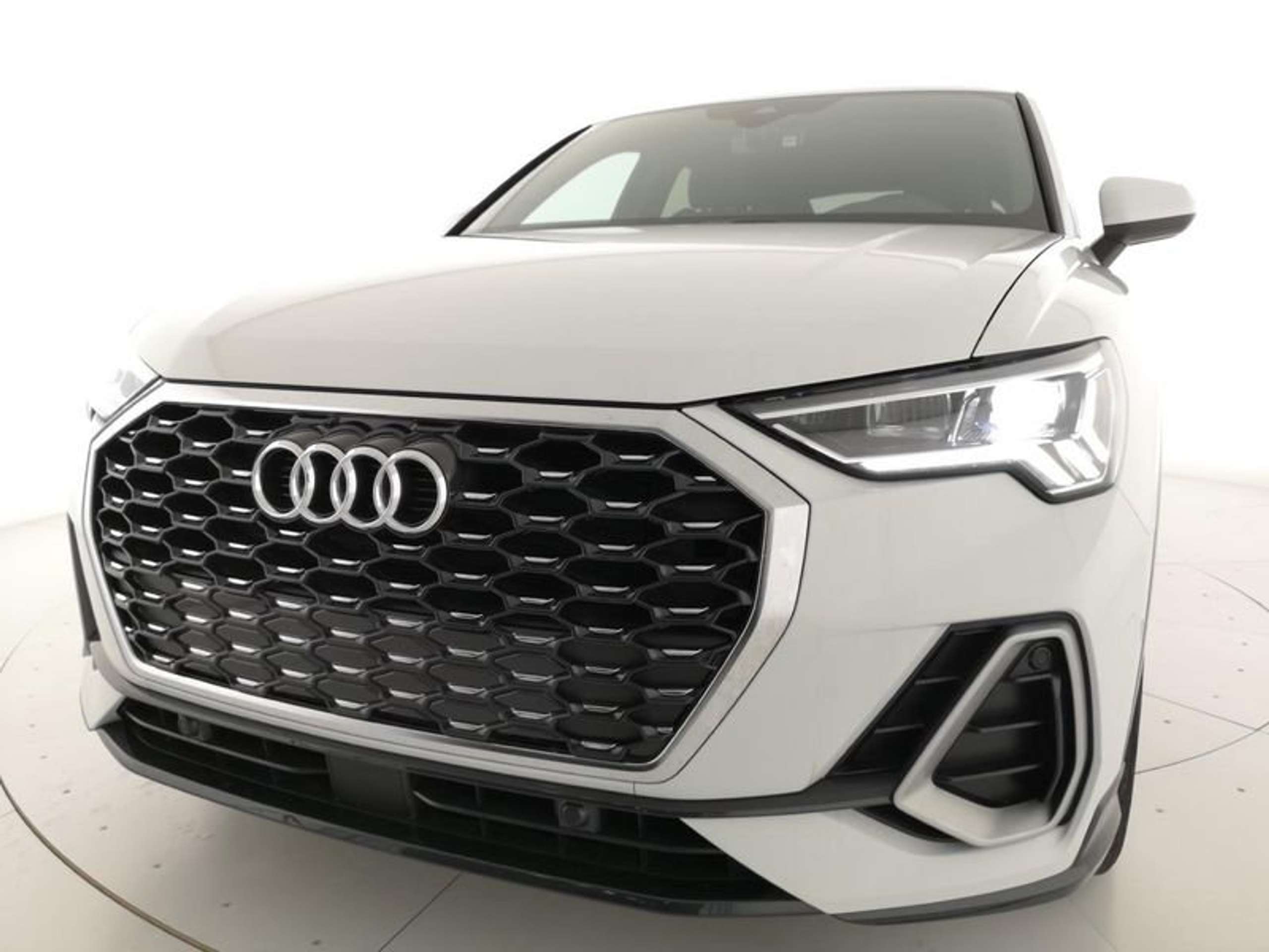 Audi - Q3