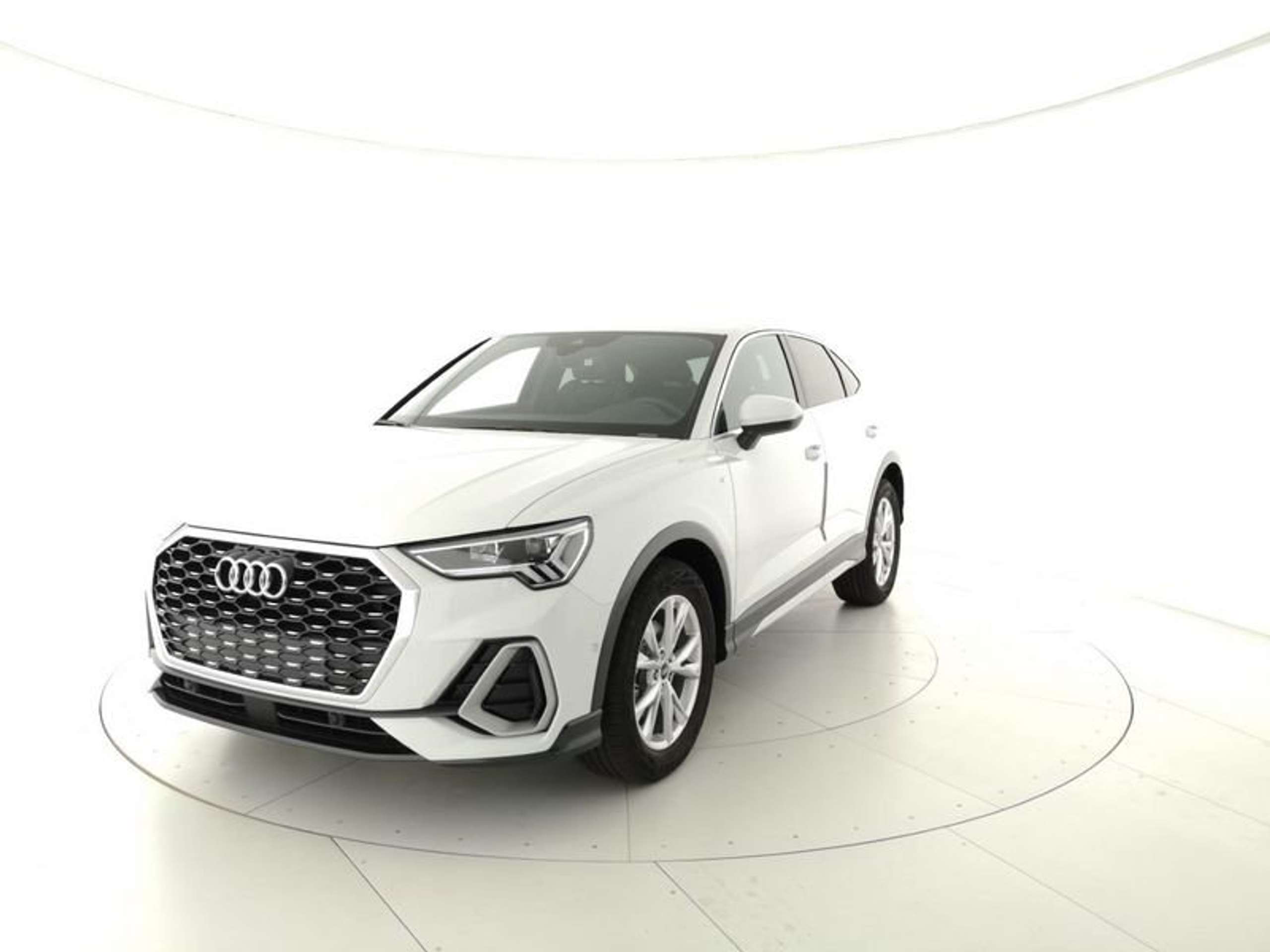 Audi - Q3