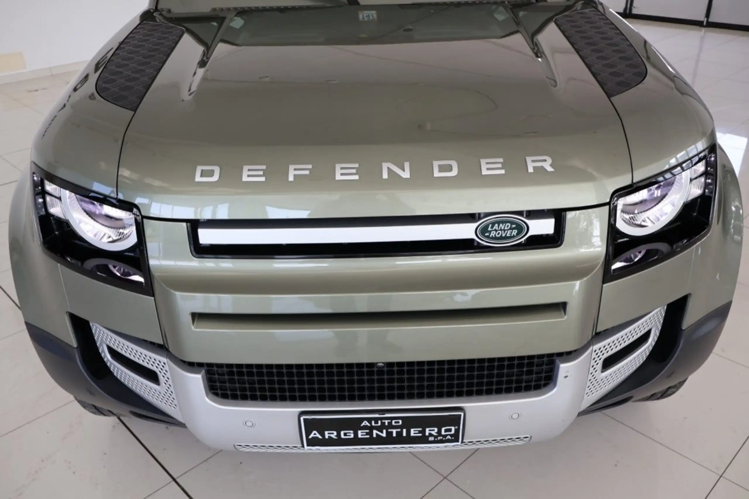 Land Rover - Defender