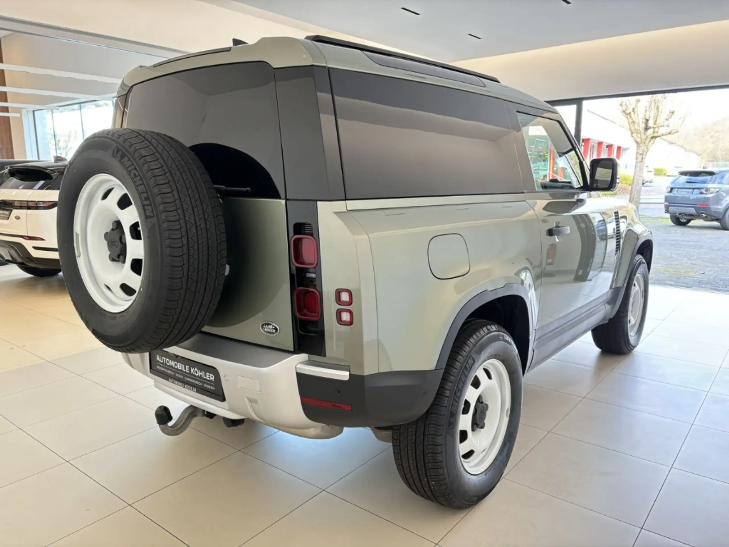 Land Rover - Defender