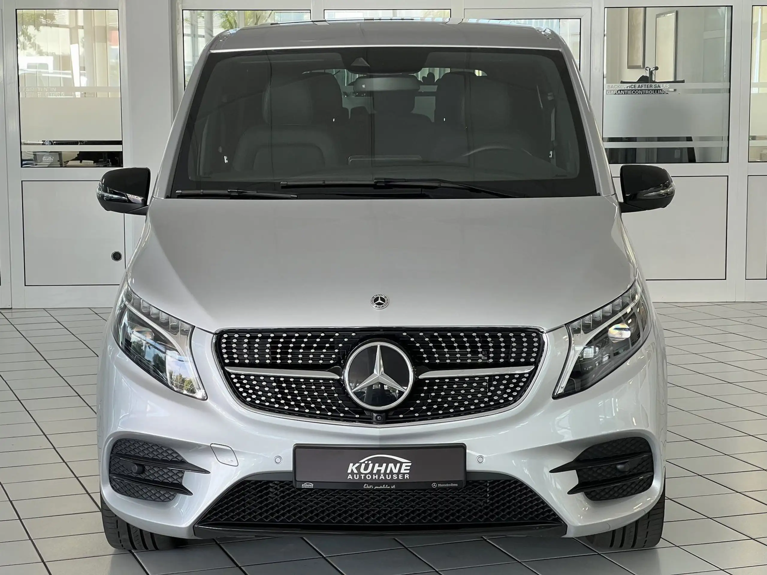 Mercedes-Benz - V 300