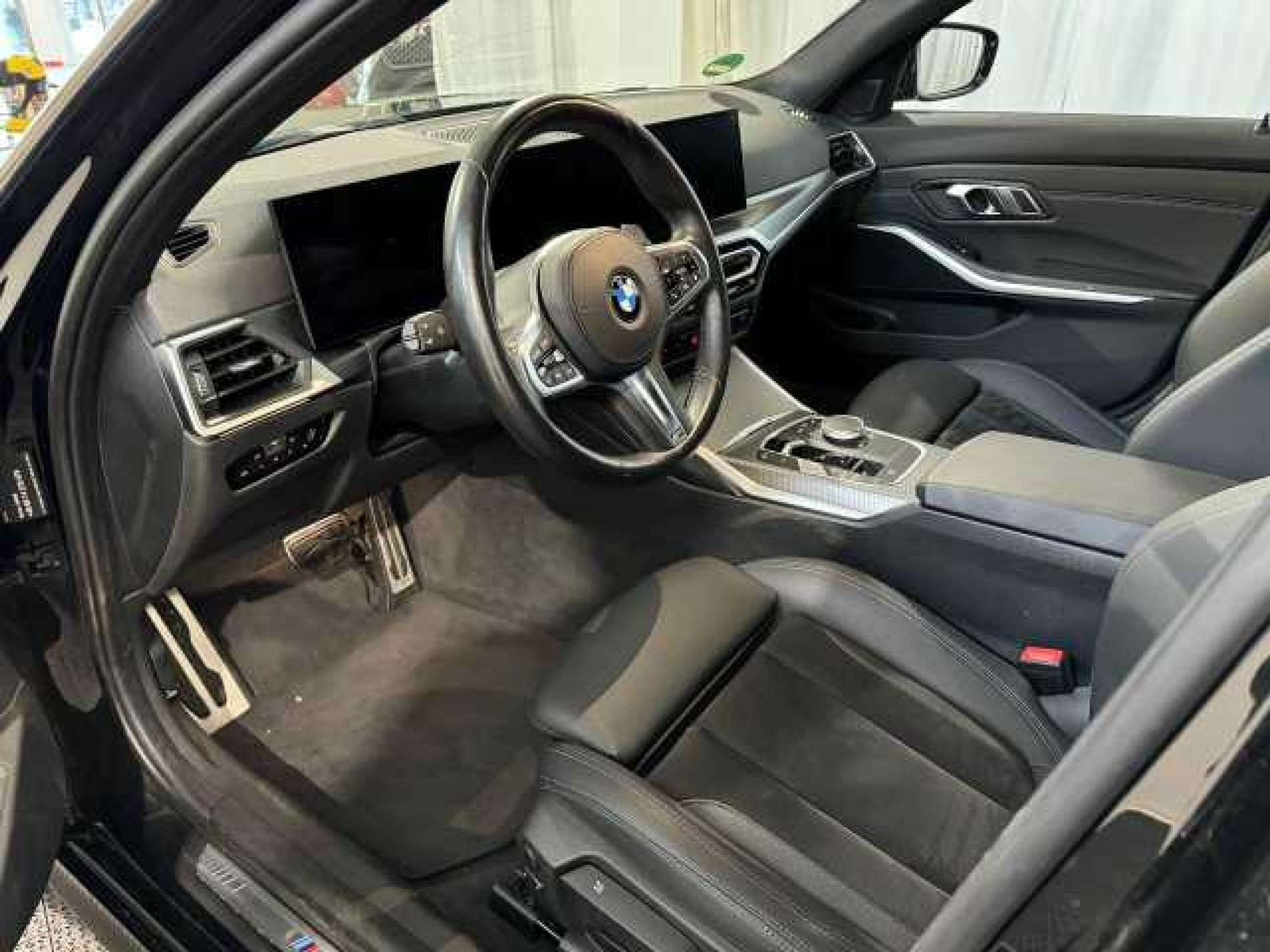 BMW - 320