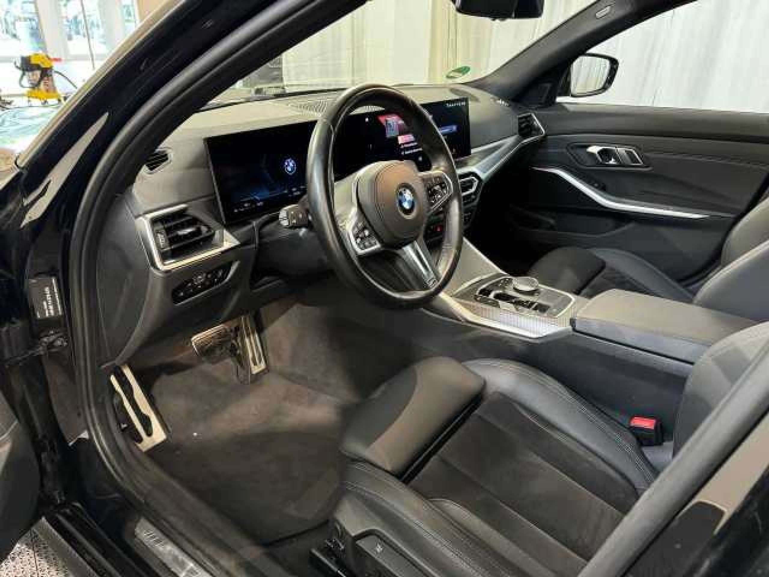 BMW - 320