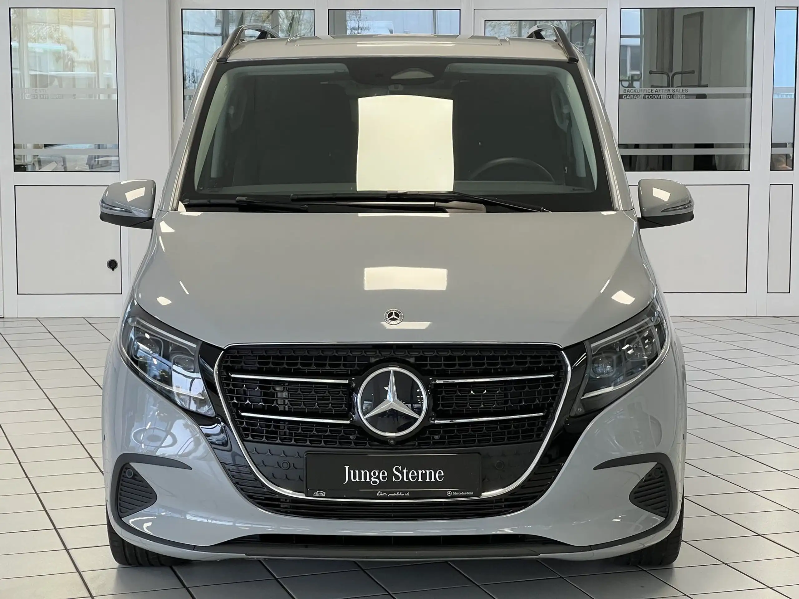 Mercedes-Benz - V 220