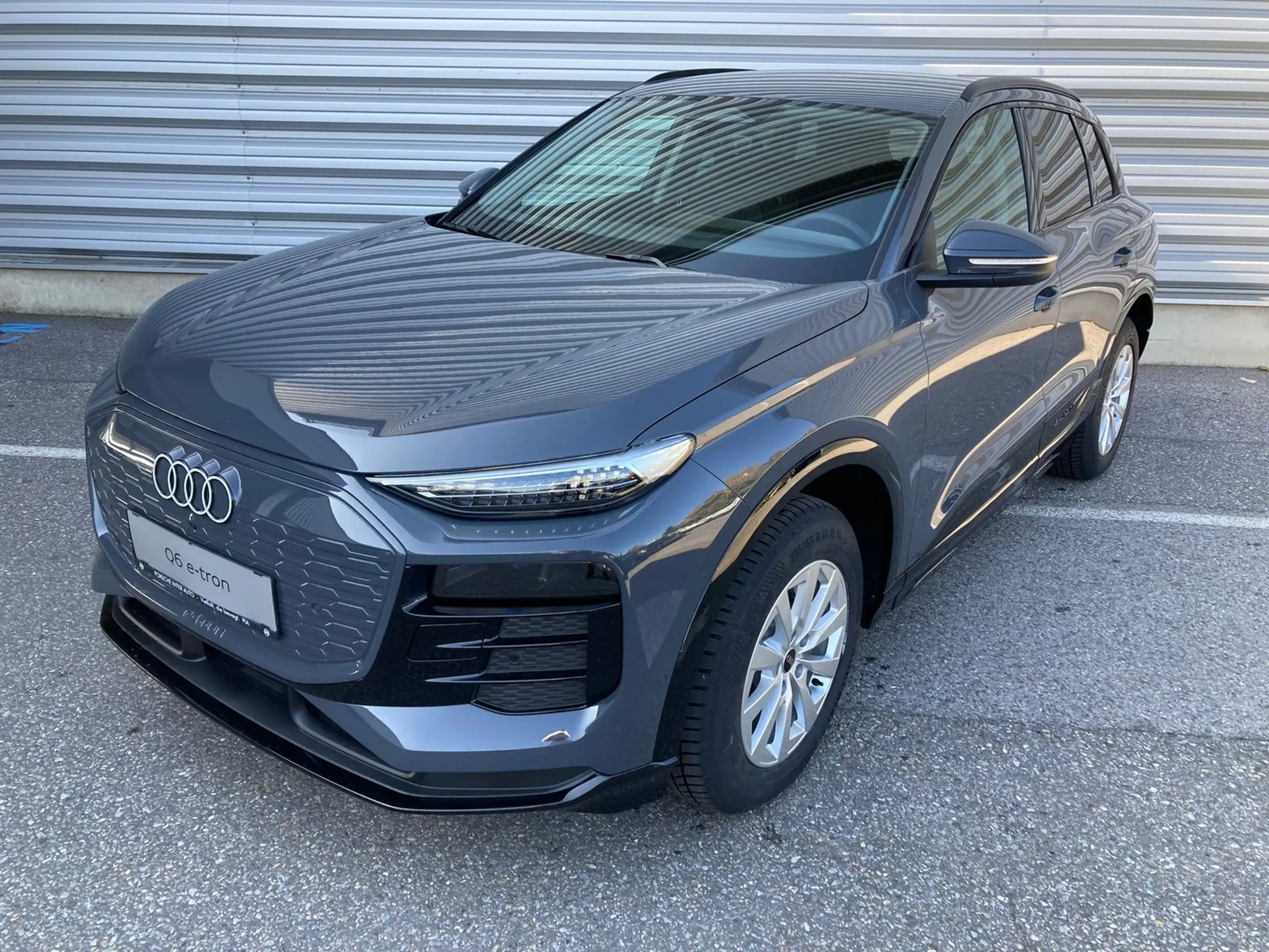 Audi - Q6