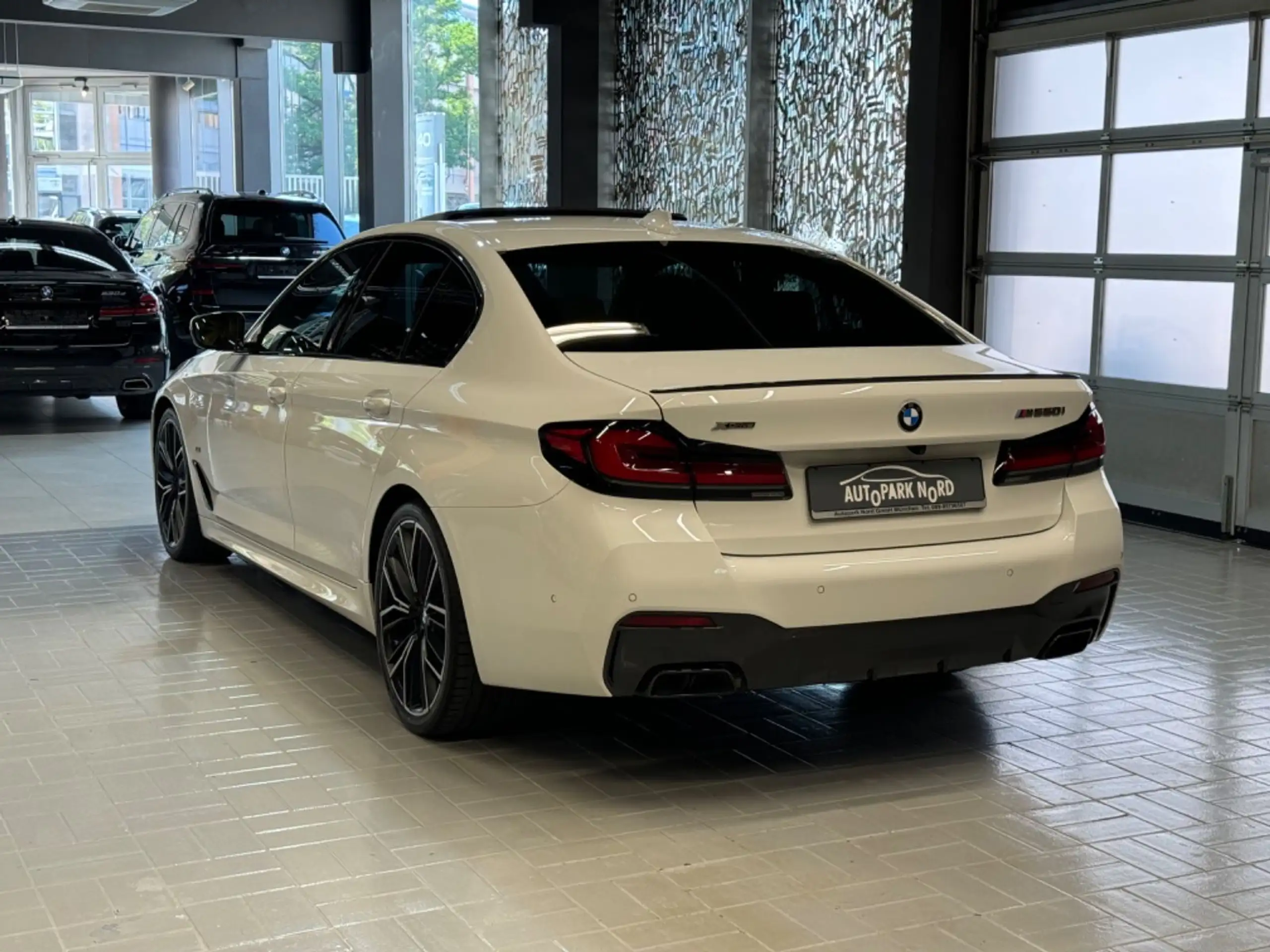 BMW - 550