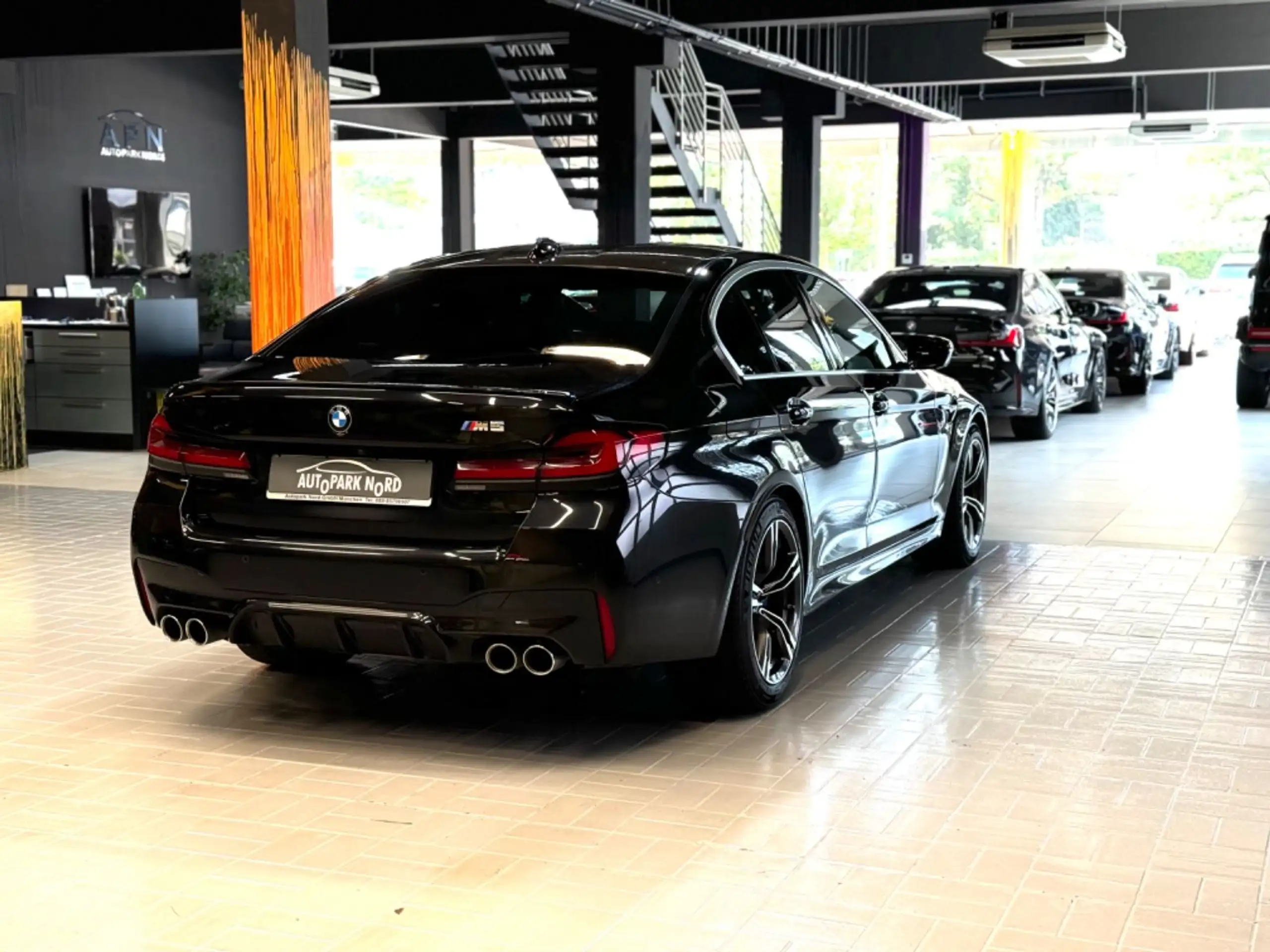 BMW - M5