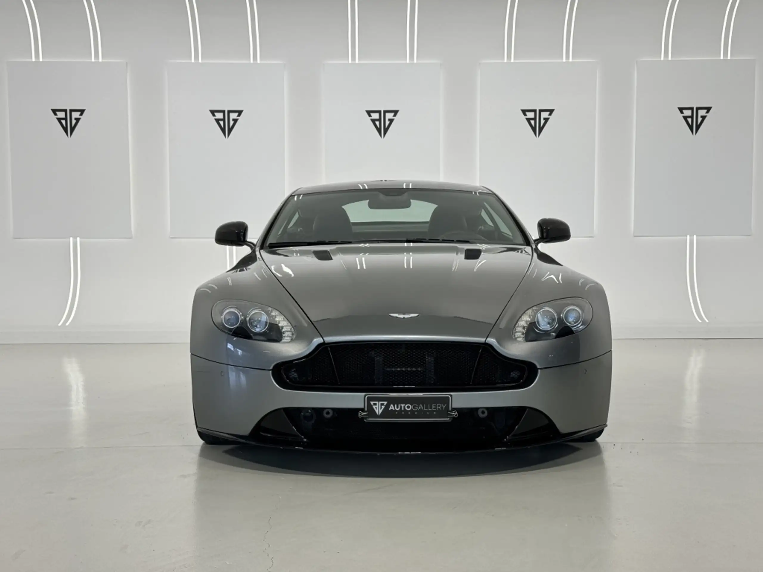 Aston Martin - Vantage