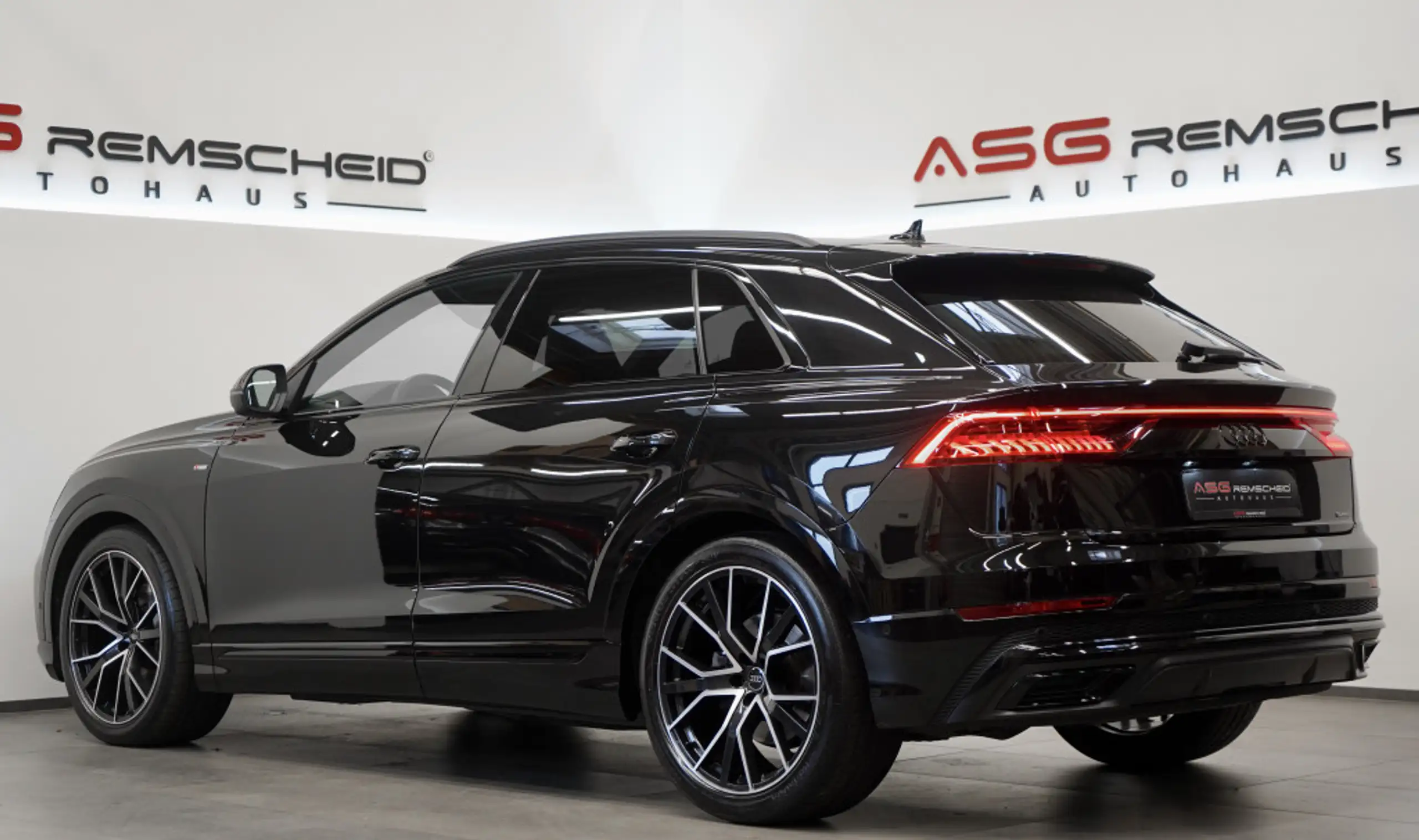 Audi - Q8