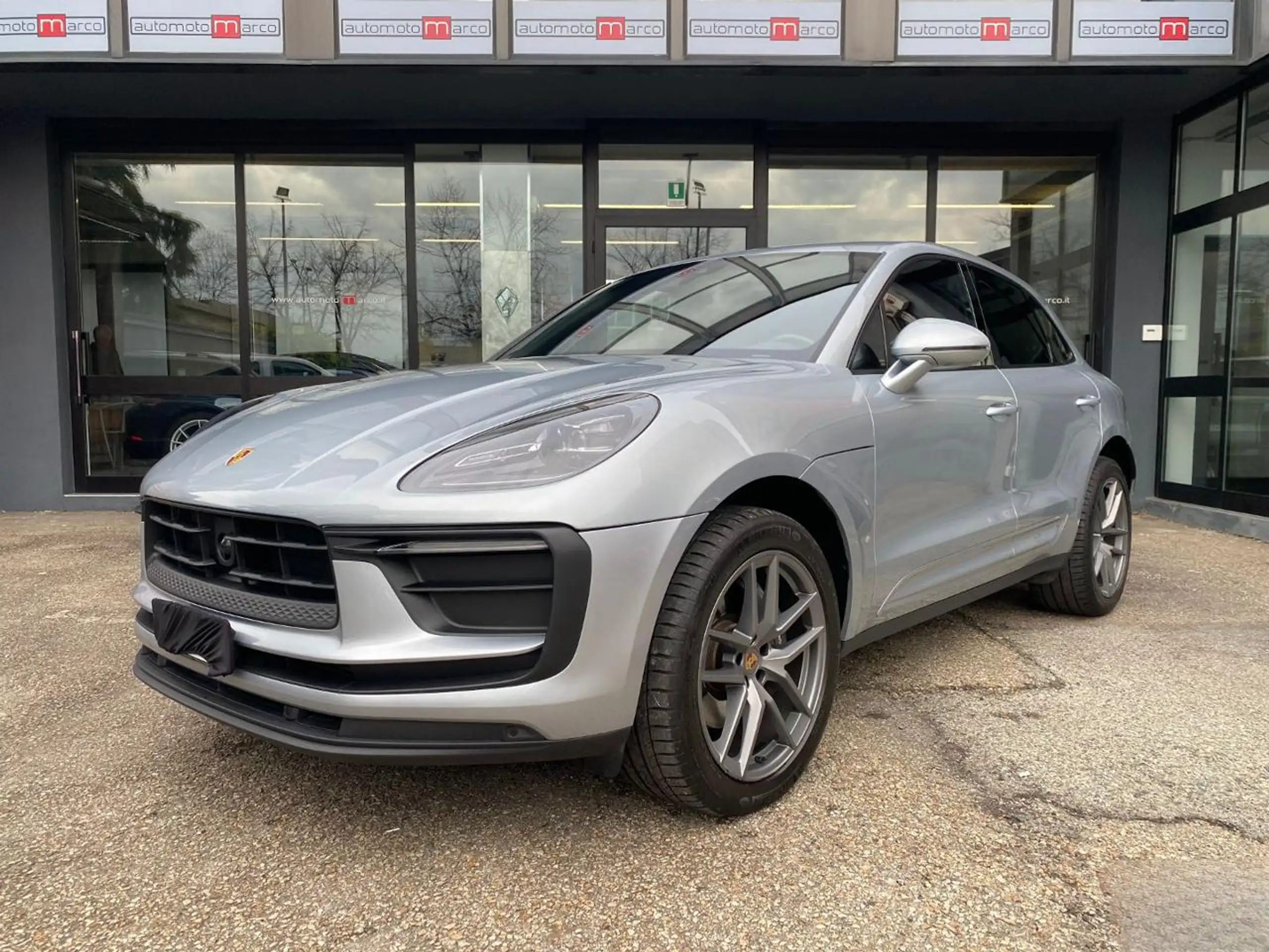 Porsche - Macan