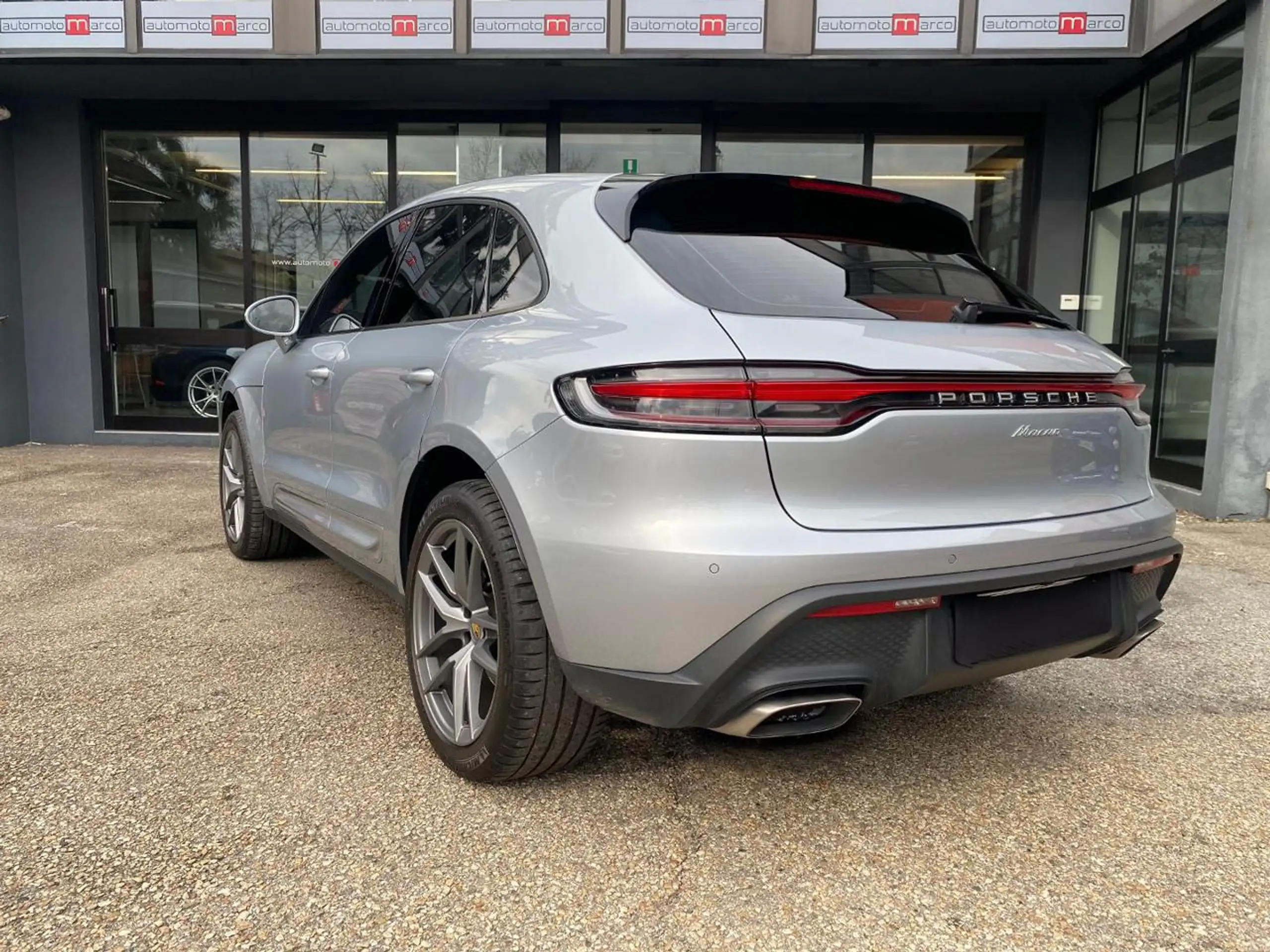 Porsche - Macan