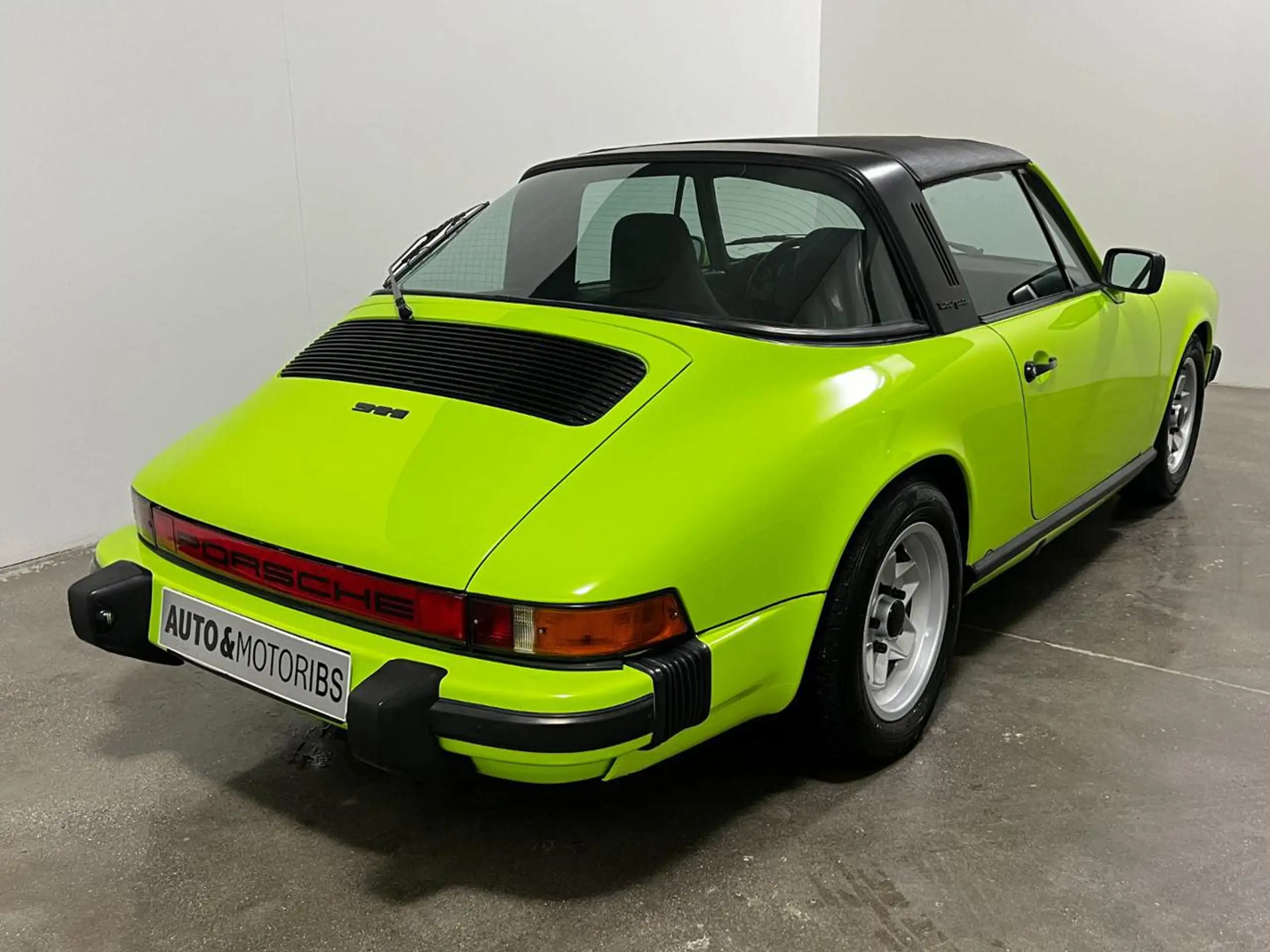 Porsche - 911