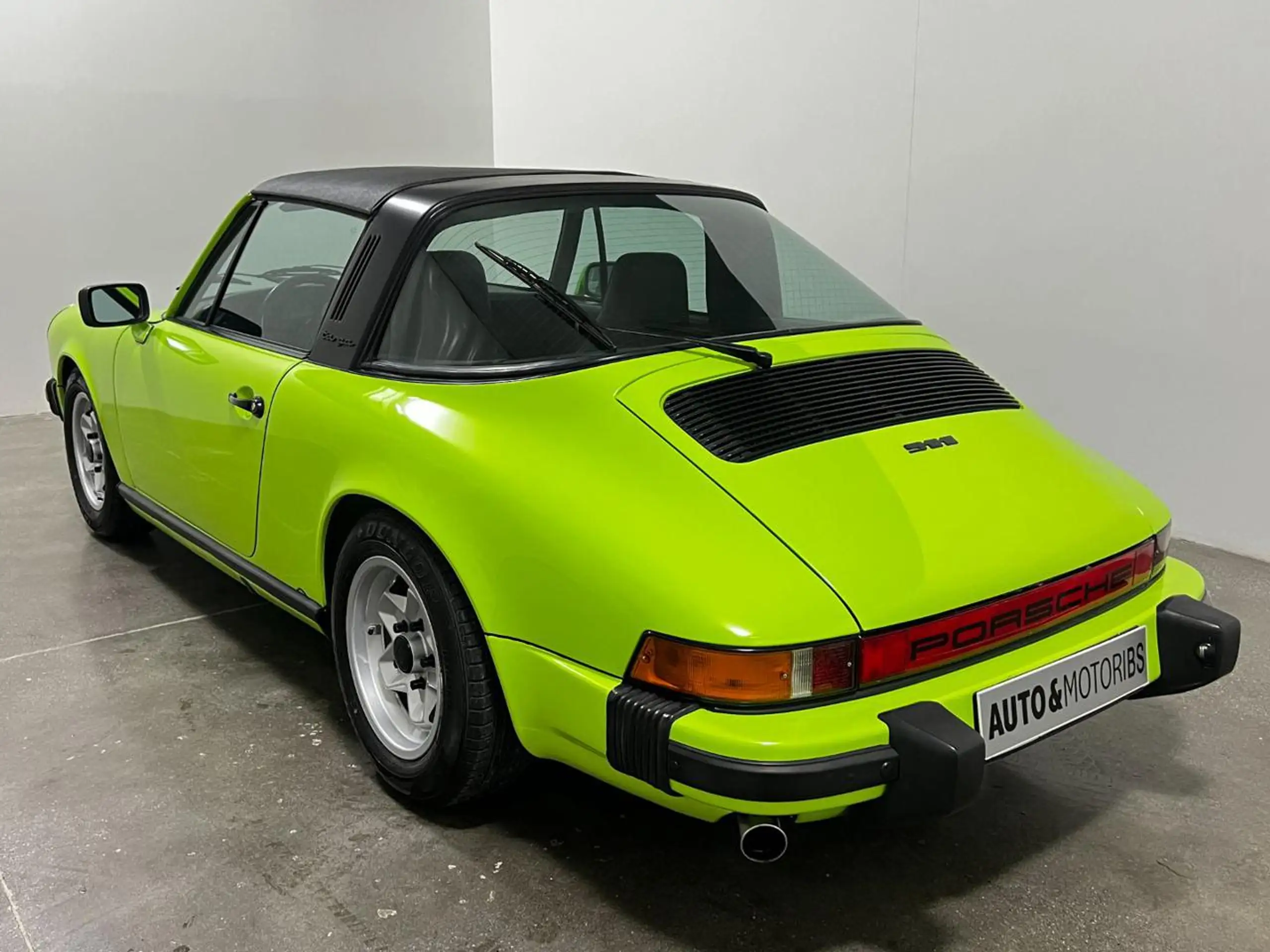 Porsche - 911