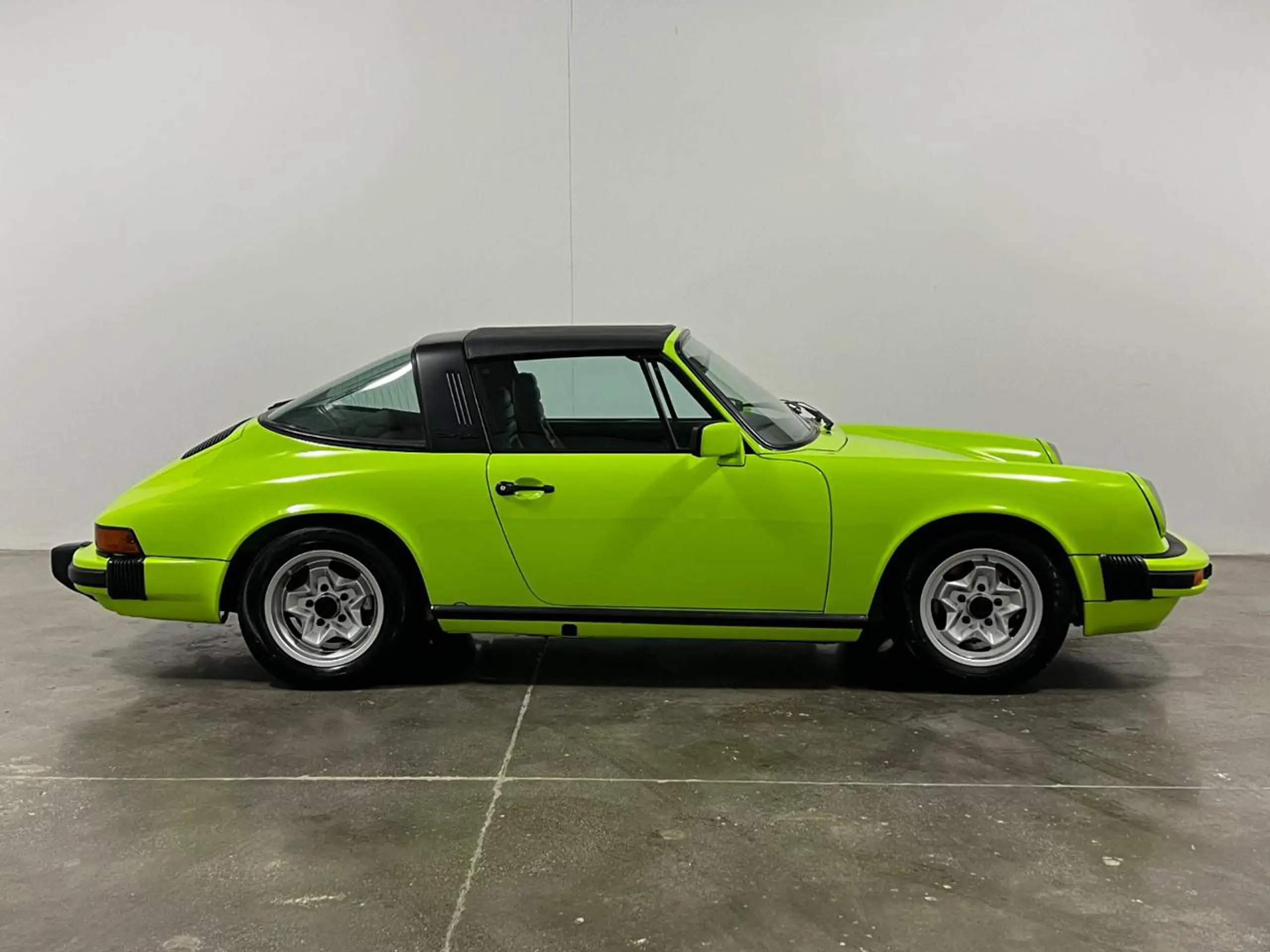 Porsche - 911