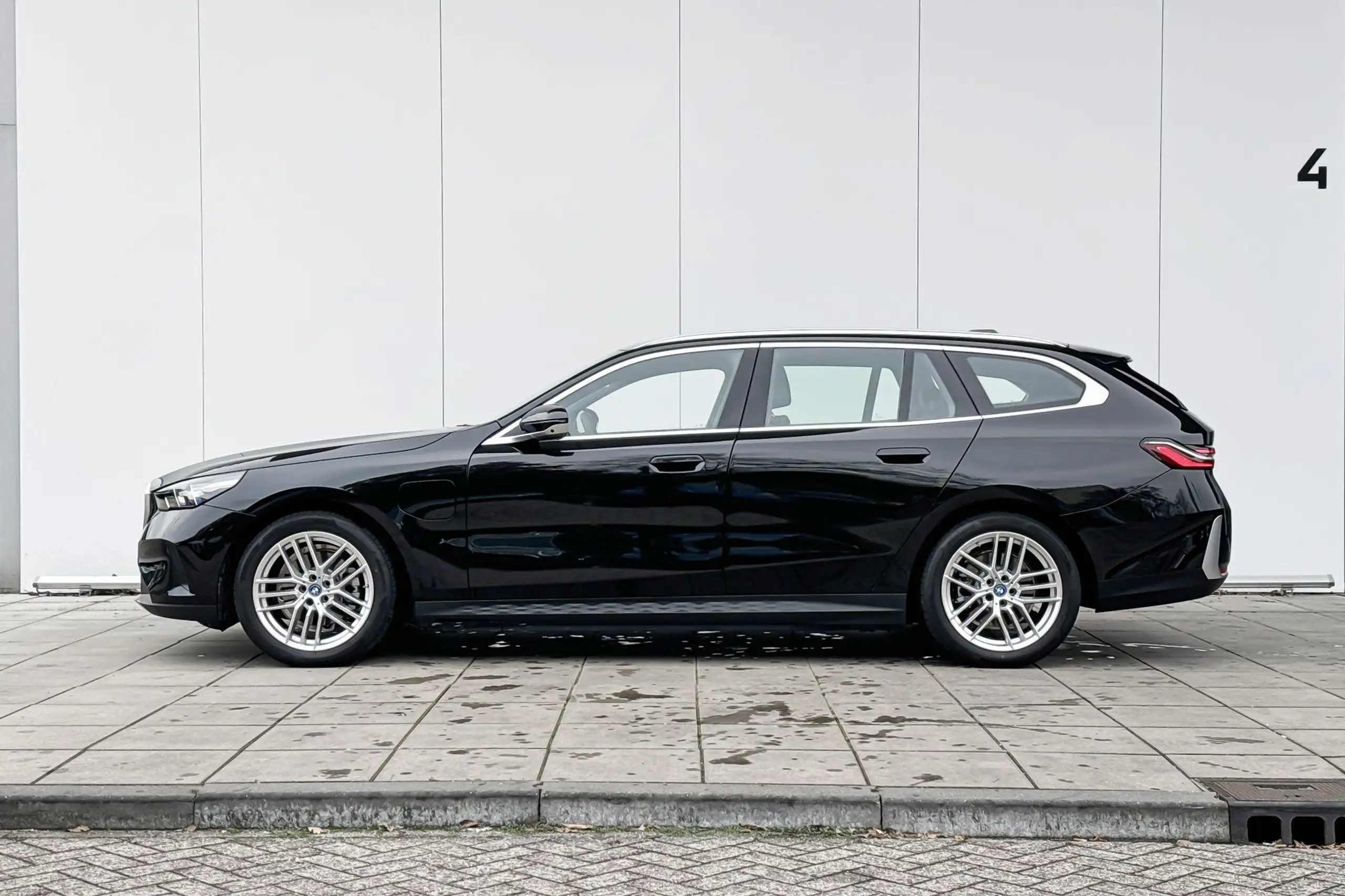 BMW - 530