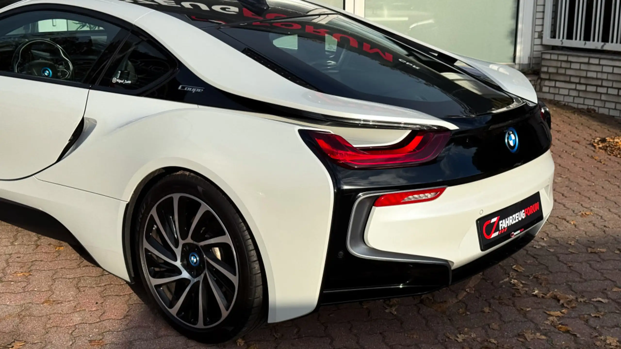 BMW - i8