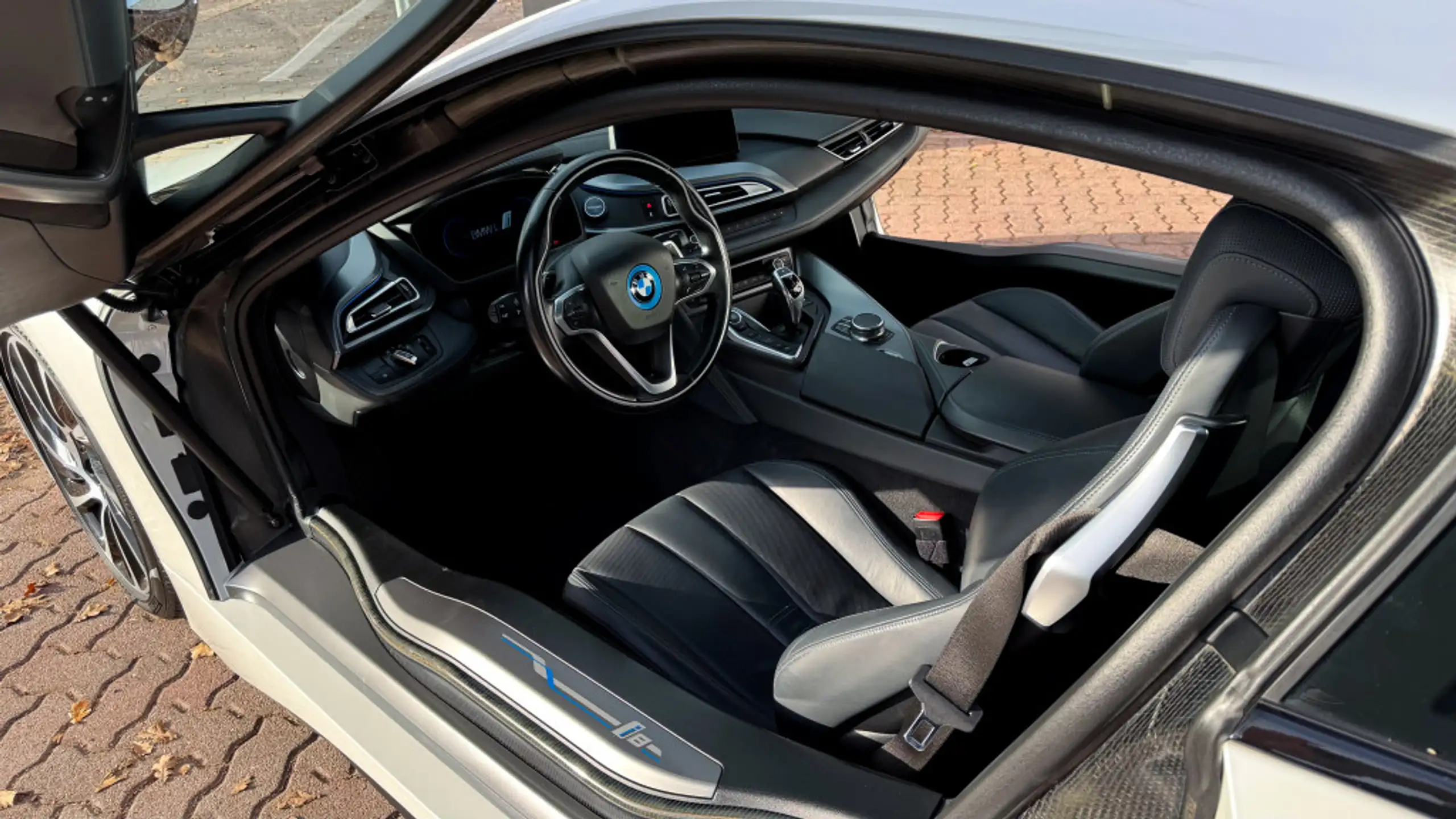 BMW - i8