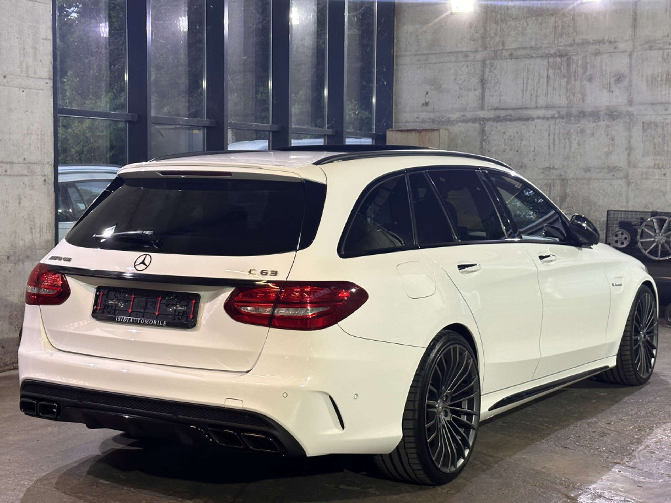 Mercedes-Benz - C 63 AMG