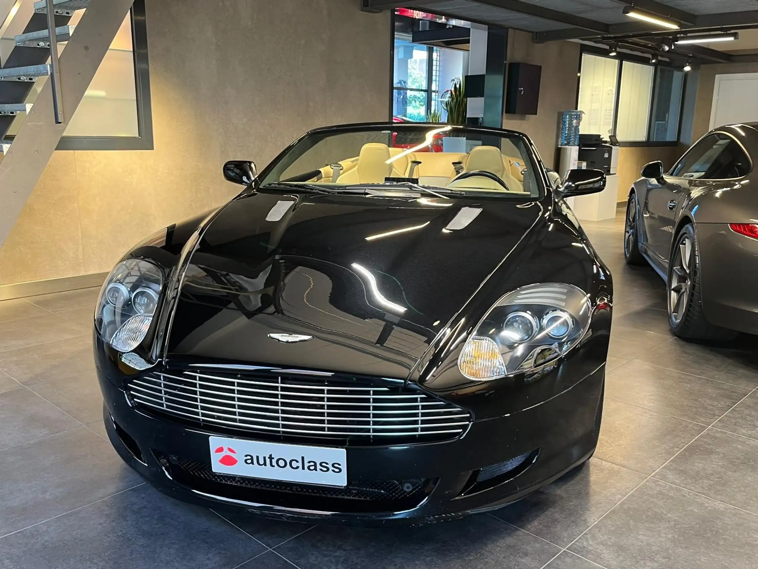 Aston Martin - DB9