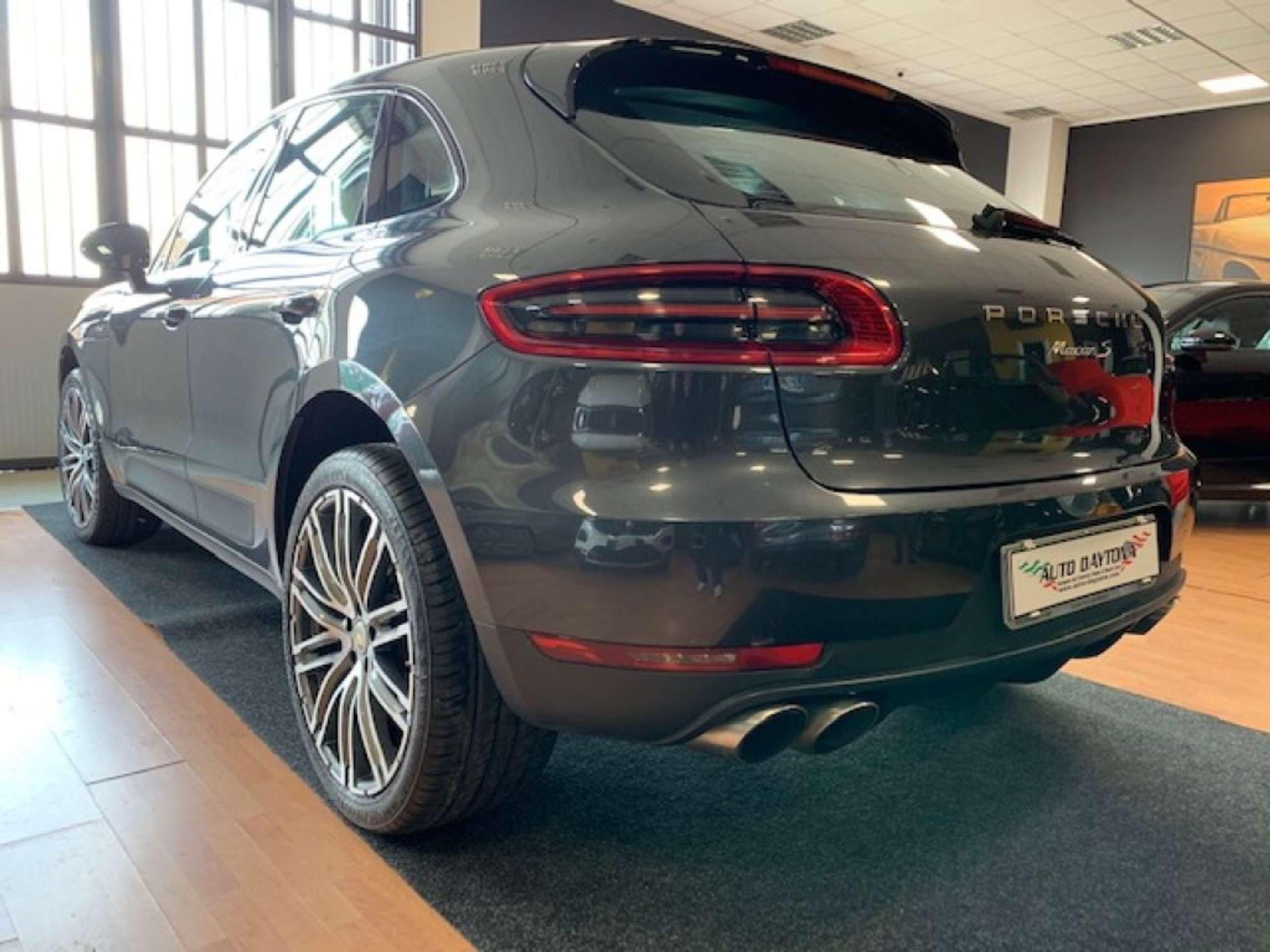 Porsche - Macan