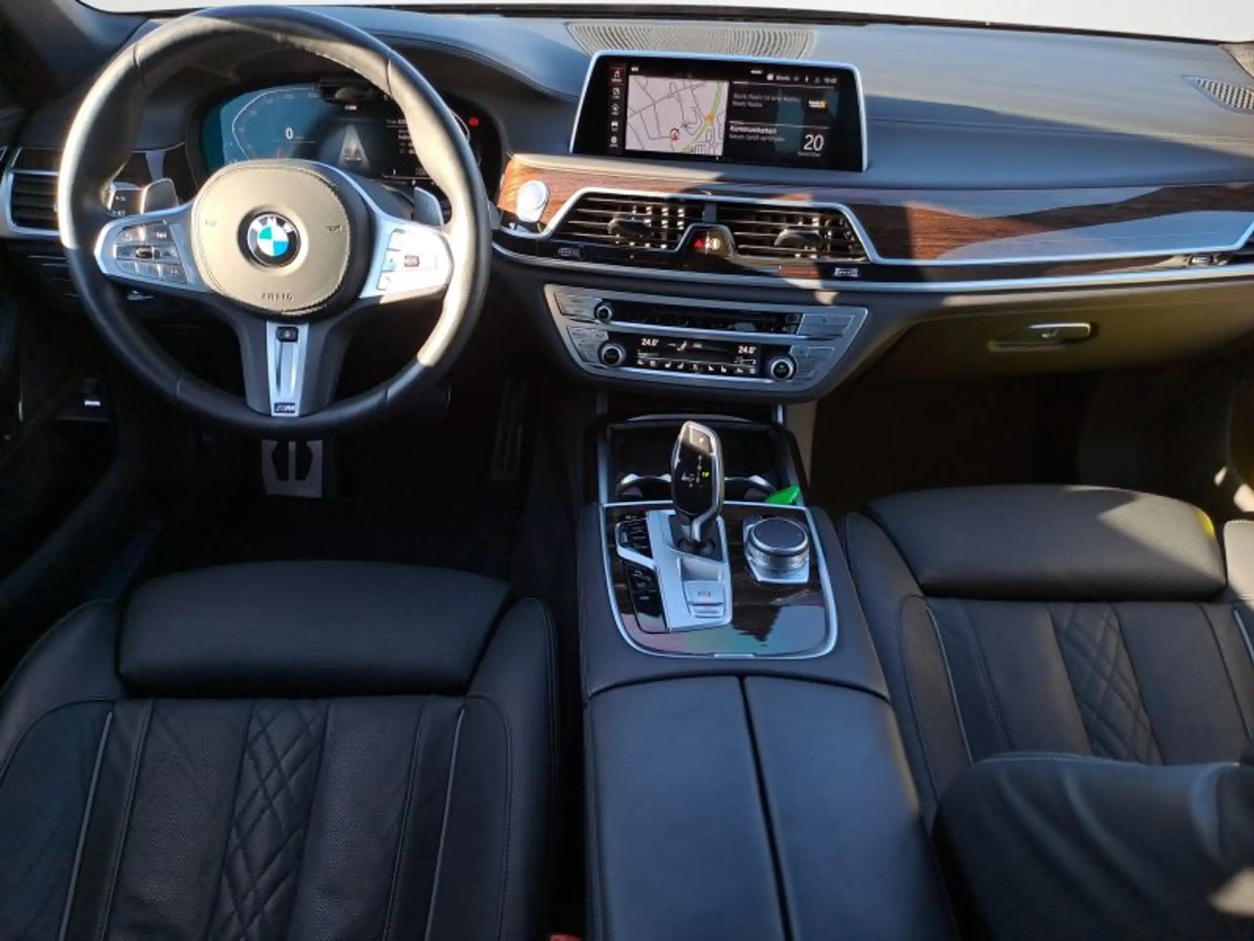 BMW - 740