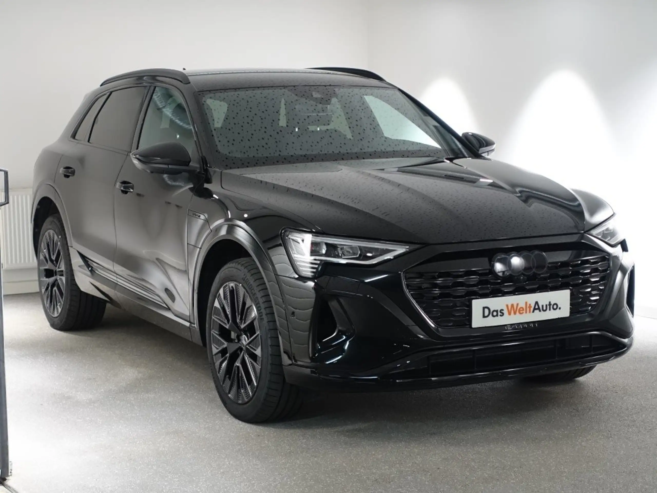 Audi - Q8