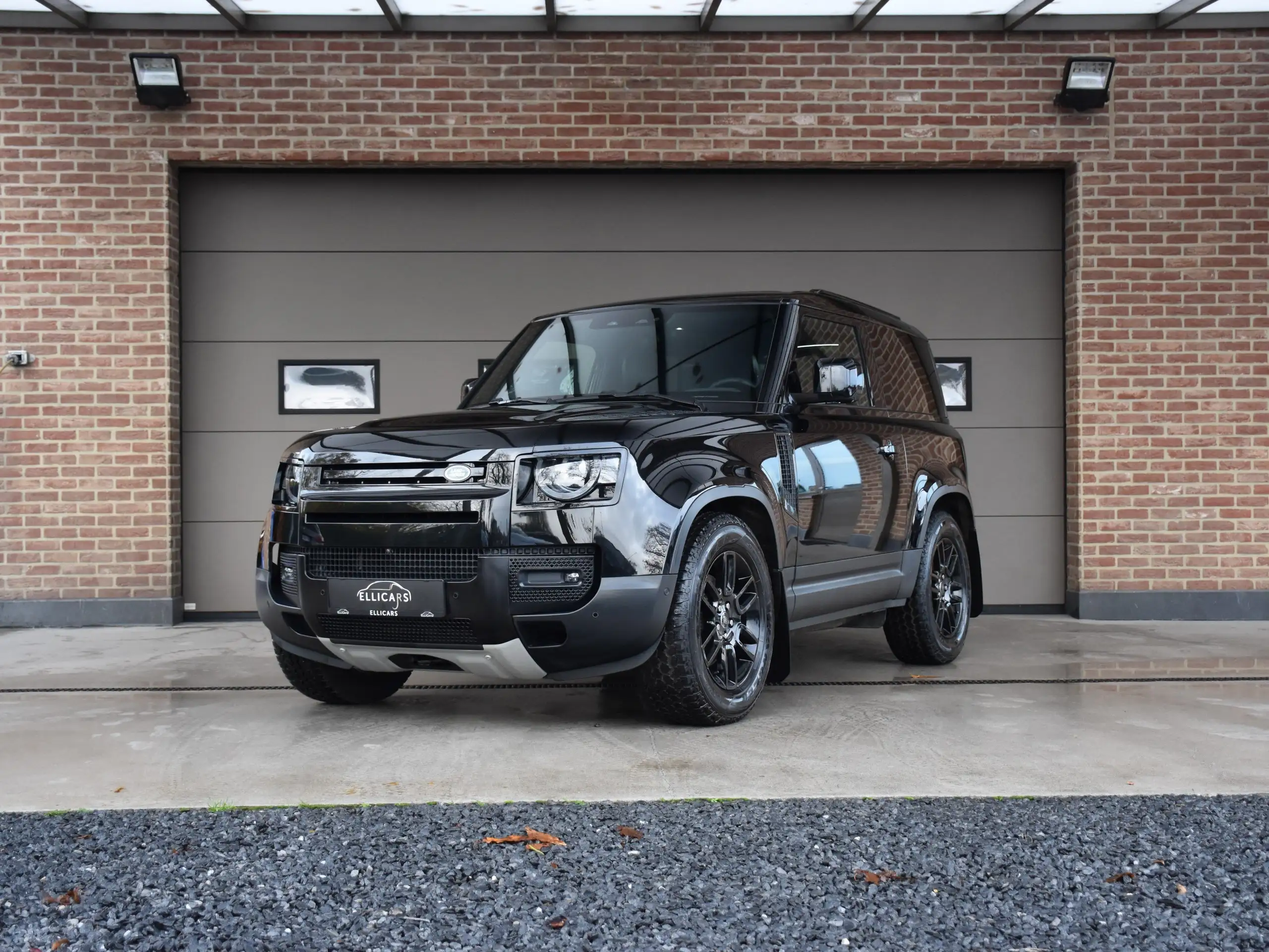 Land Rover - Defender