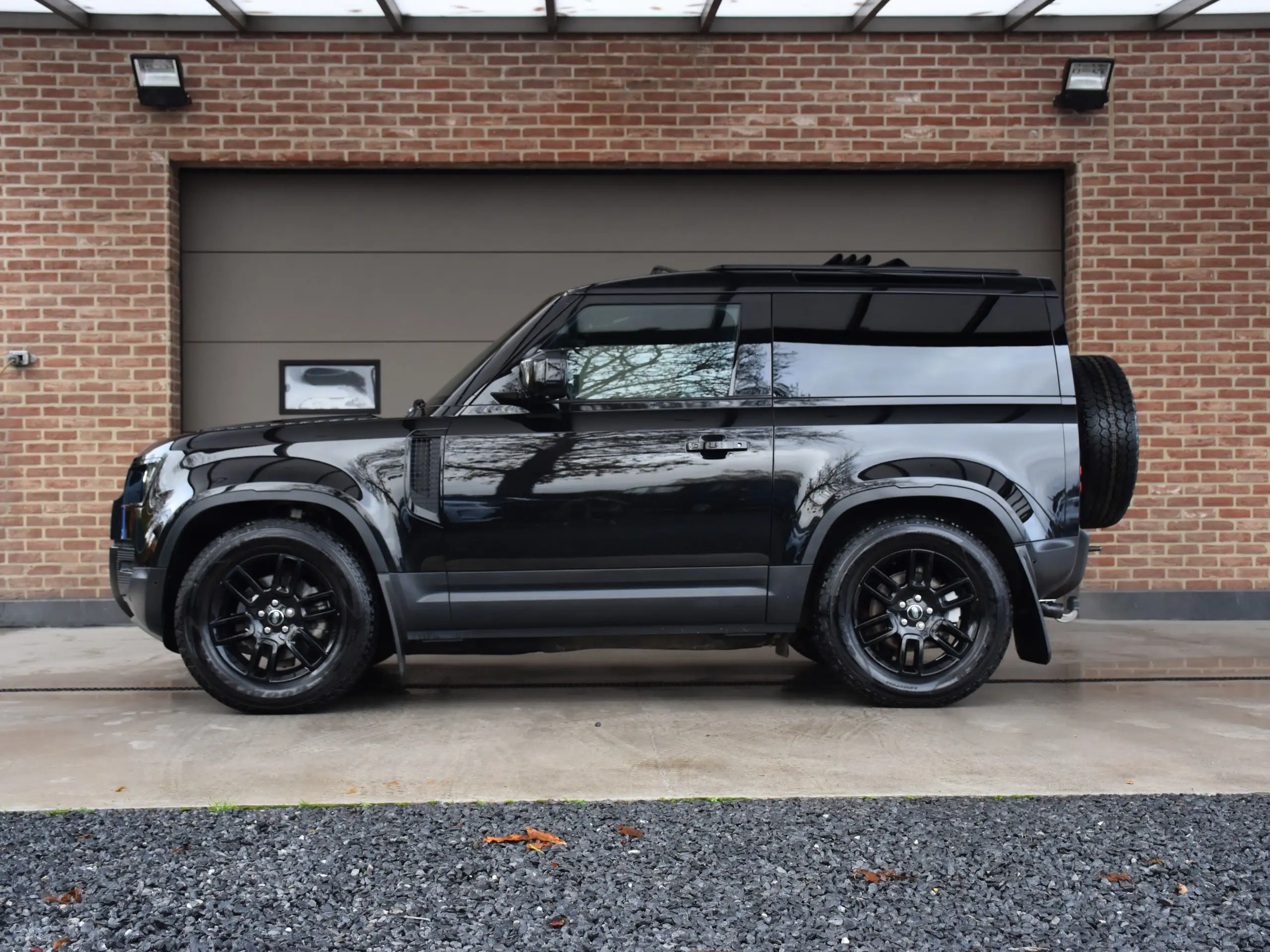 Land Rover - Defender