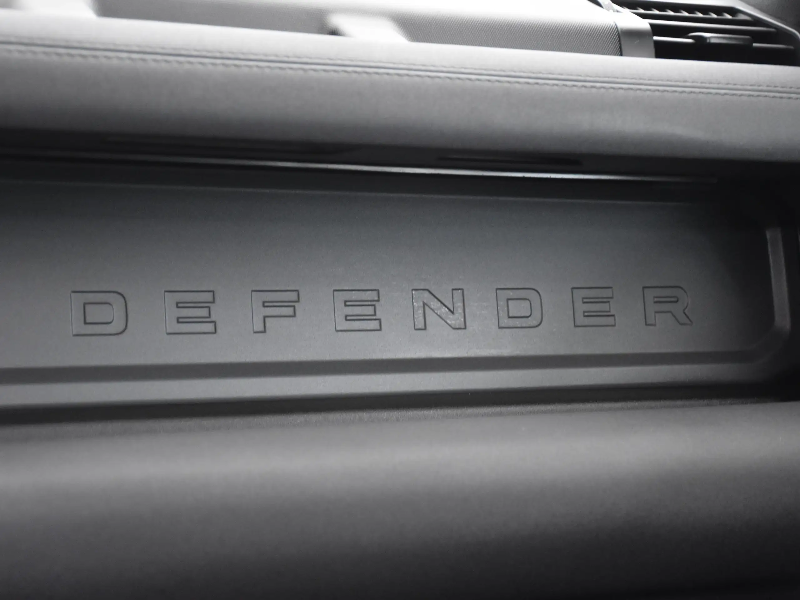 Land Rover - Defender