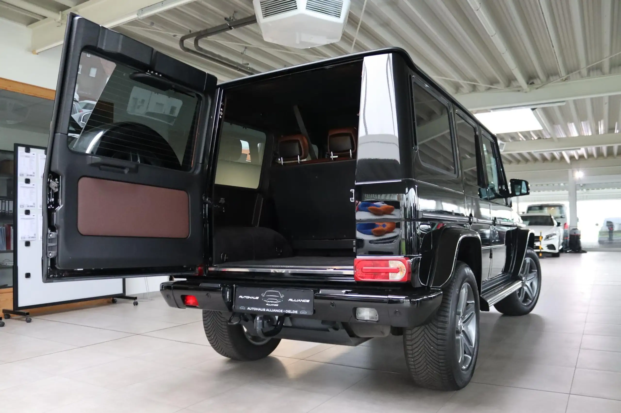 Mercedes-Benz - G