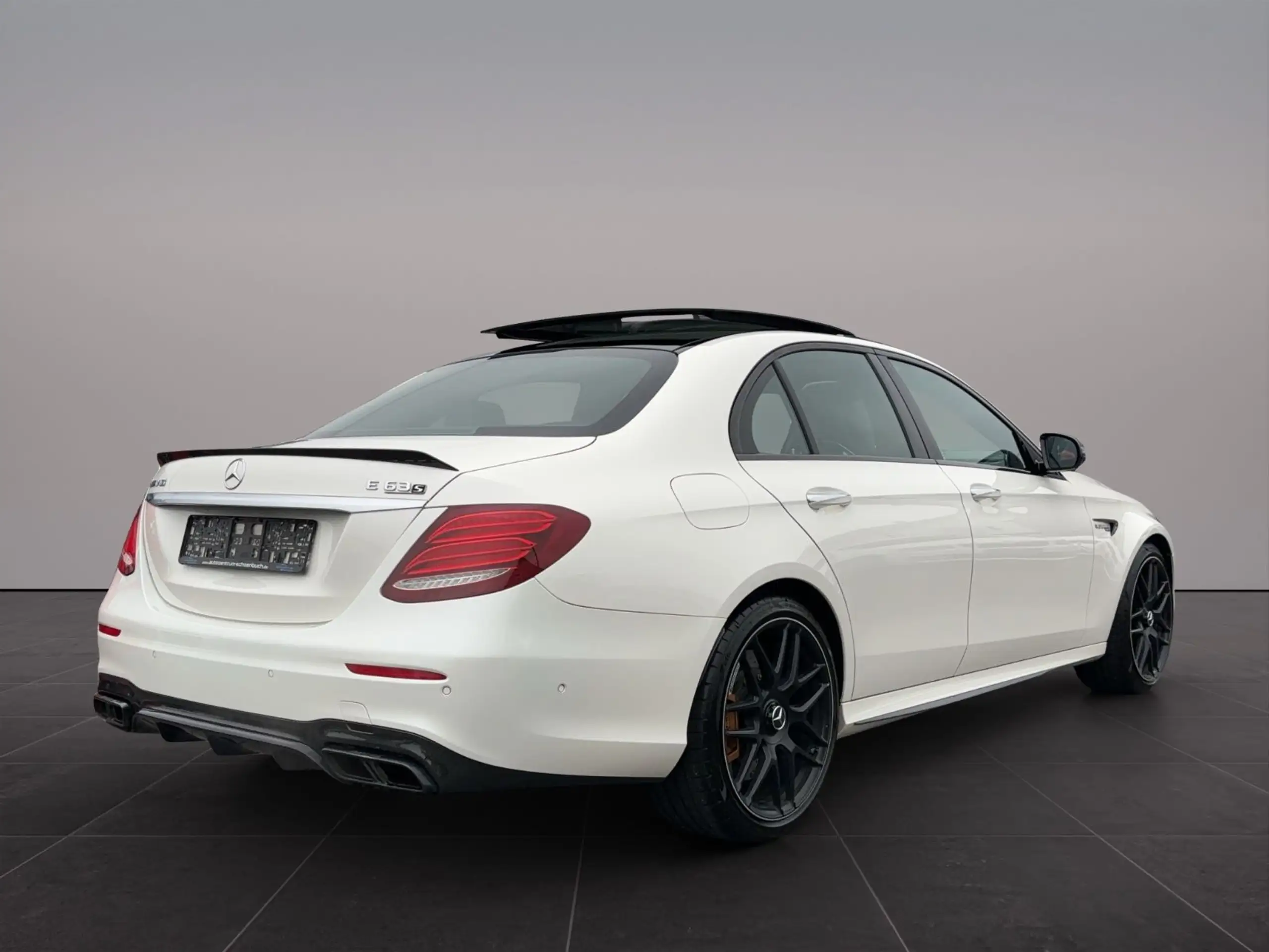 Mercedes-Benz - E 63 AMG