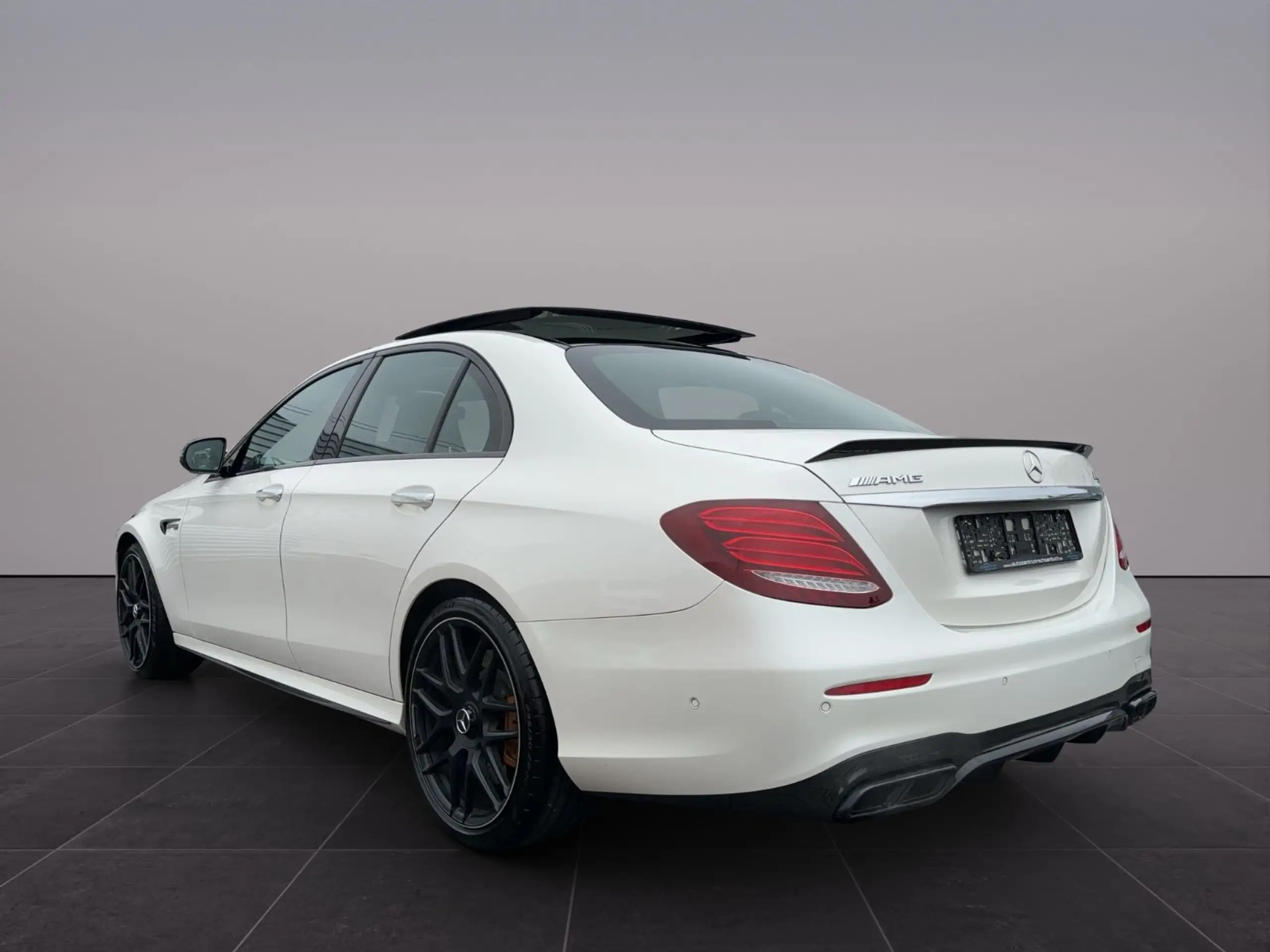 Mercedes-Benz - E 63 AMG