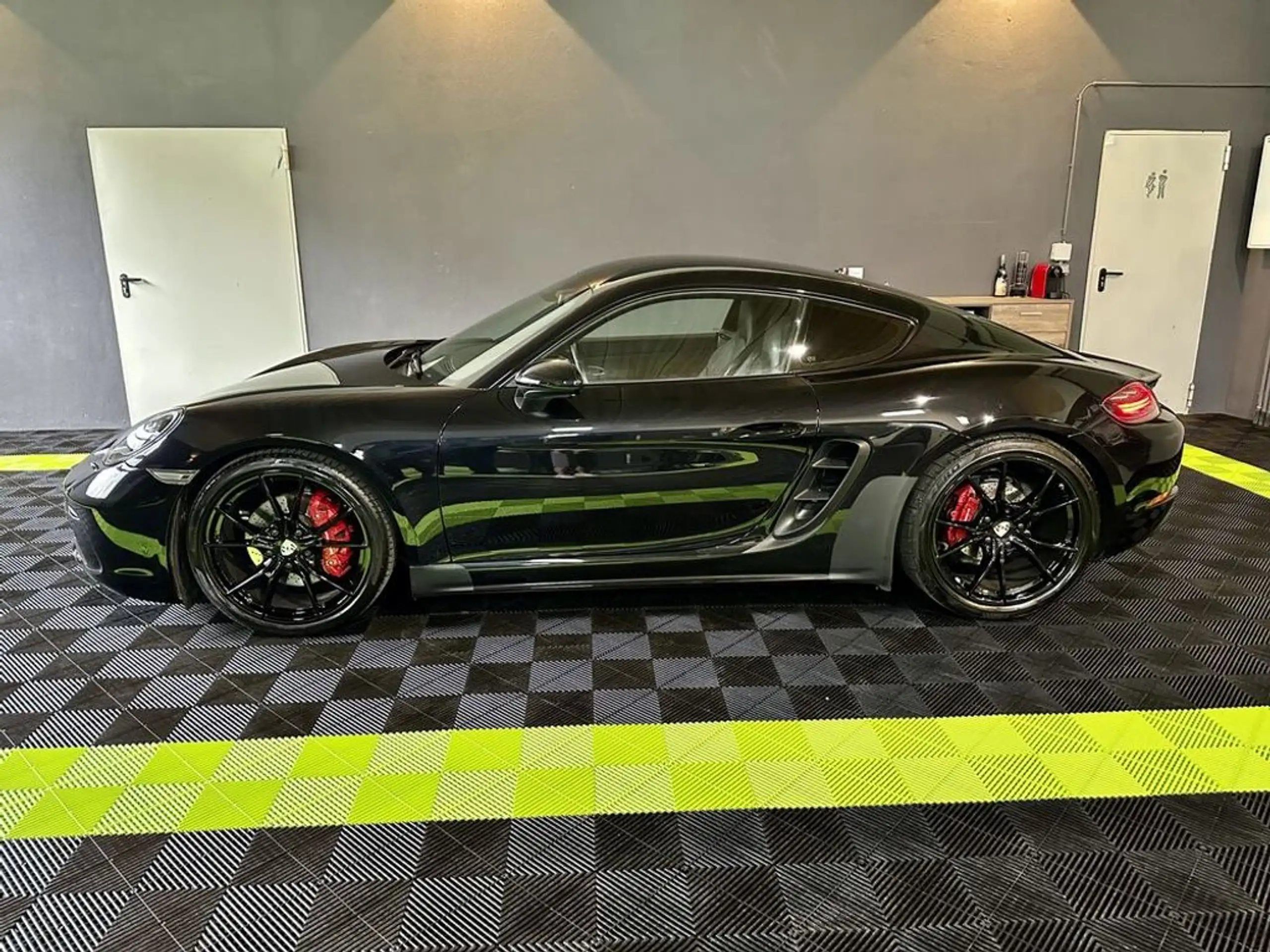 Porsche - Cayman