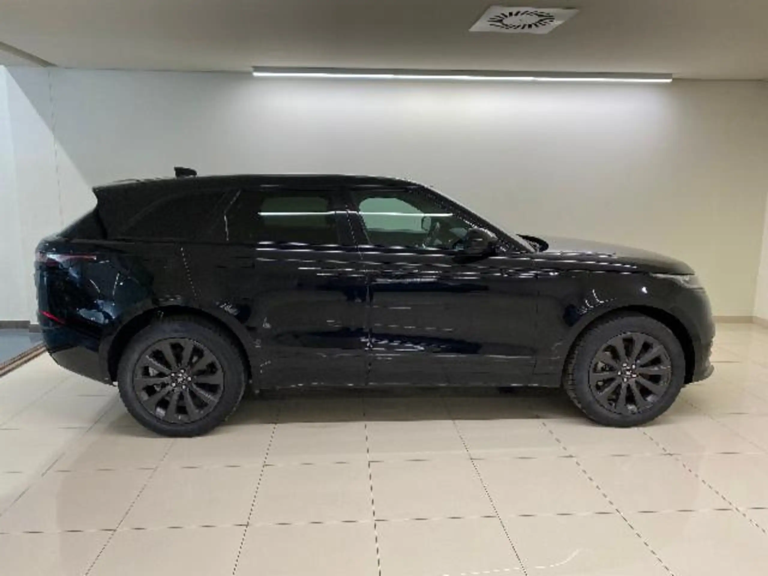 Land Rover - Range Rover Velar