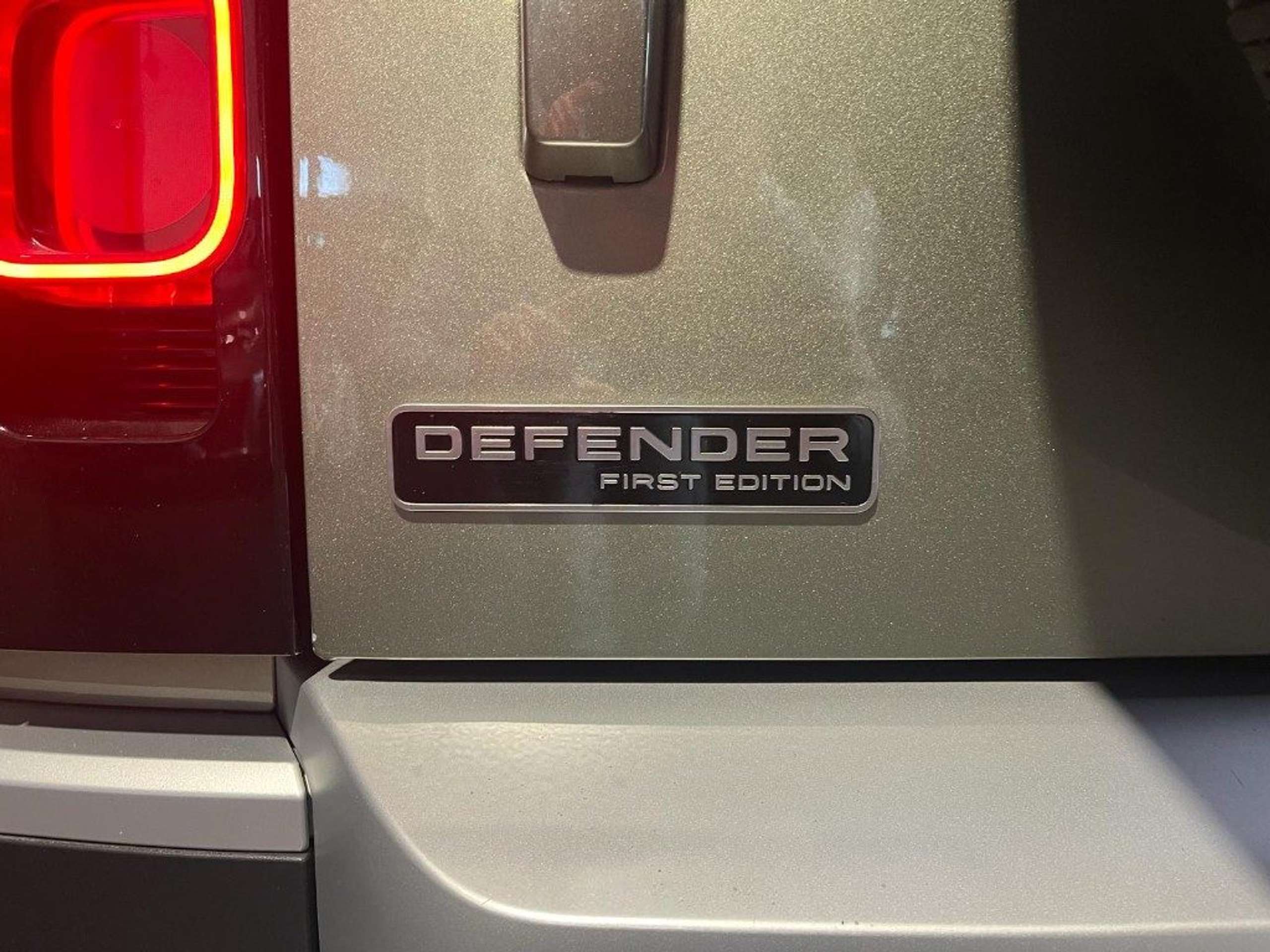 Land Rover - Defender