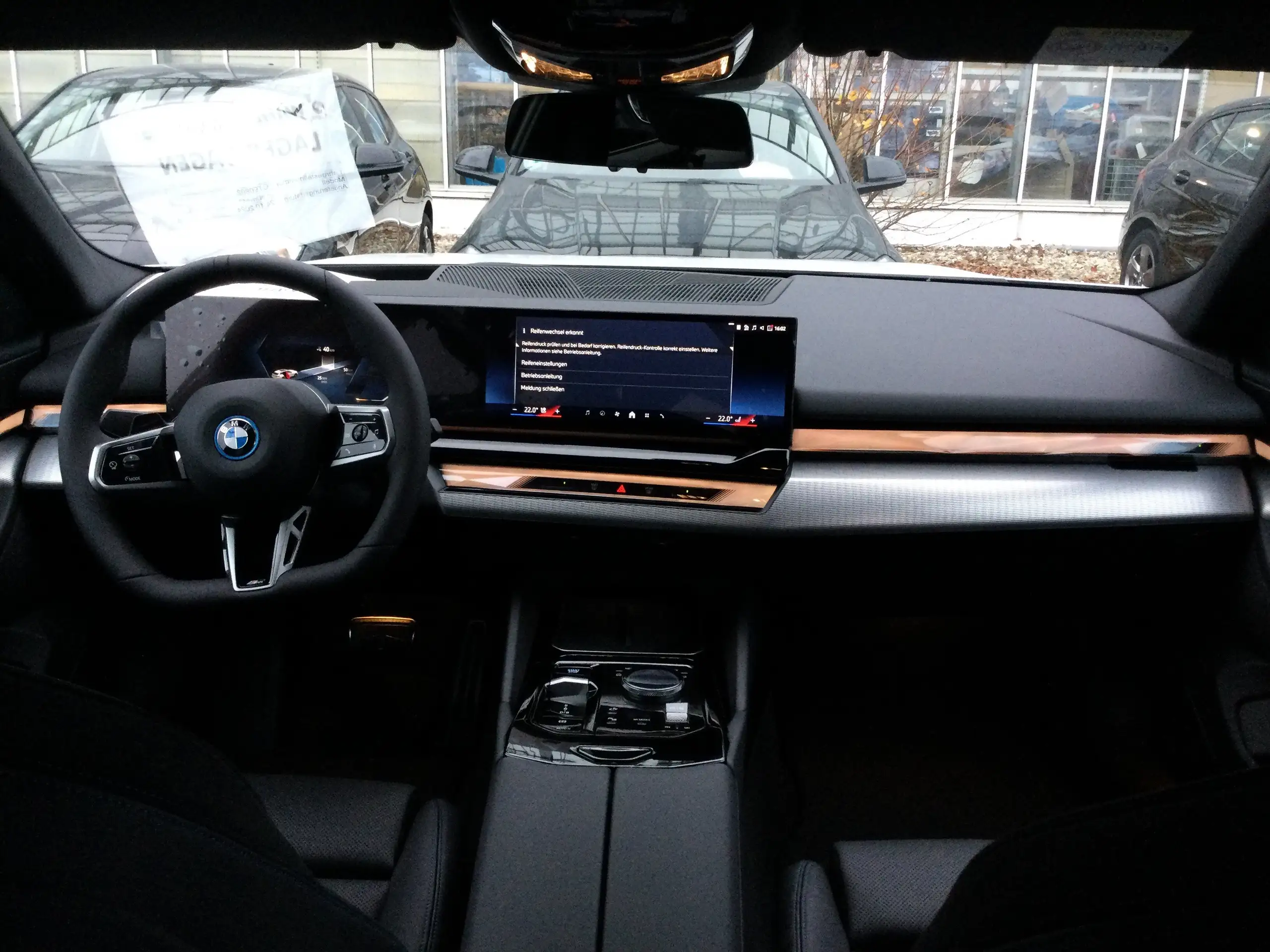 BMW - i5