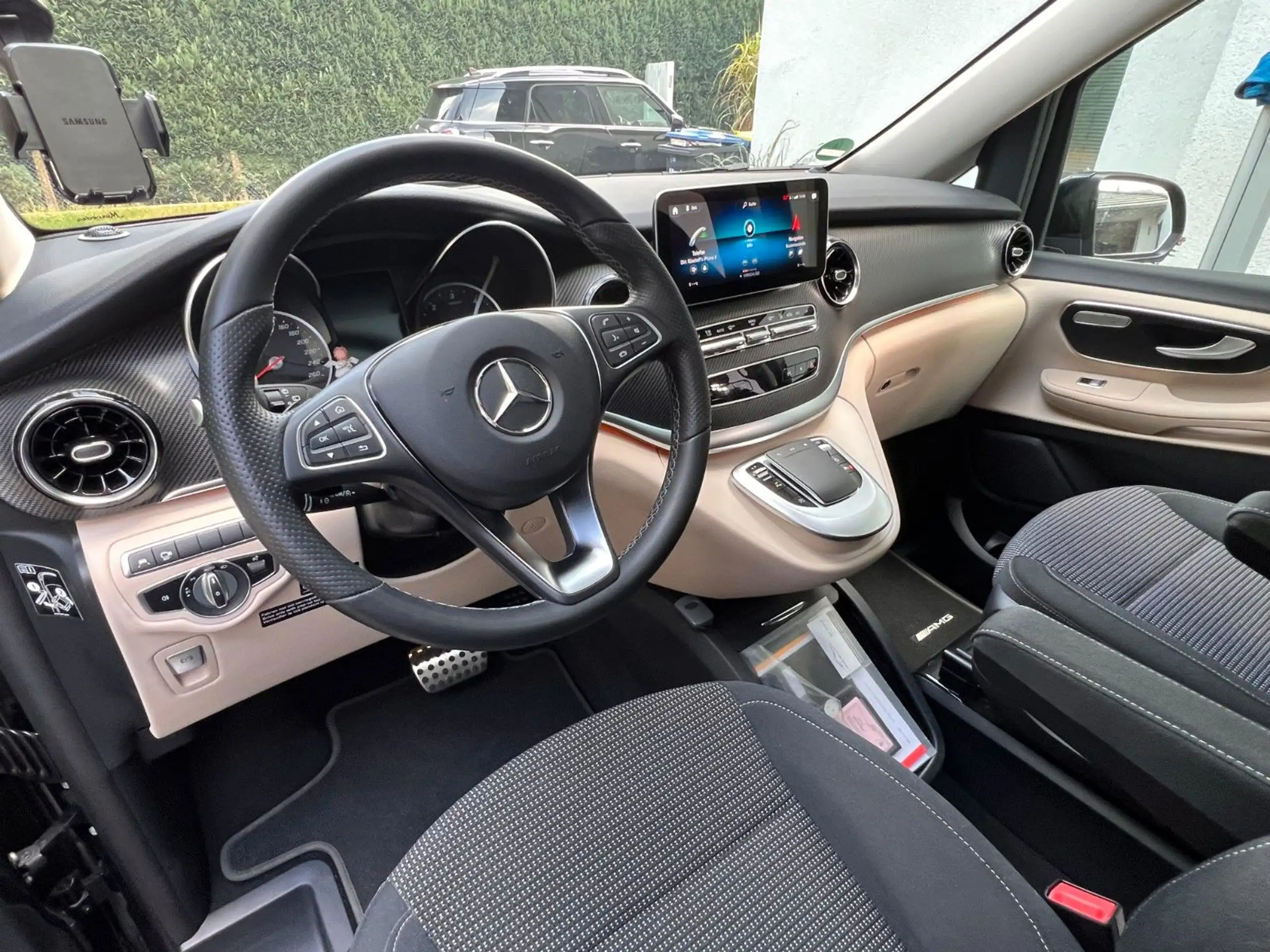 Mercedes-Benz - V 300