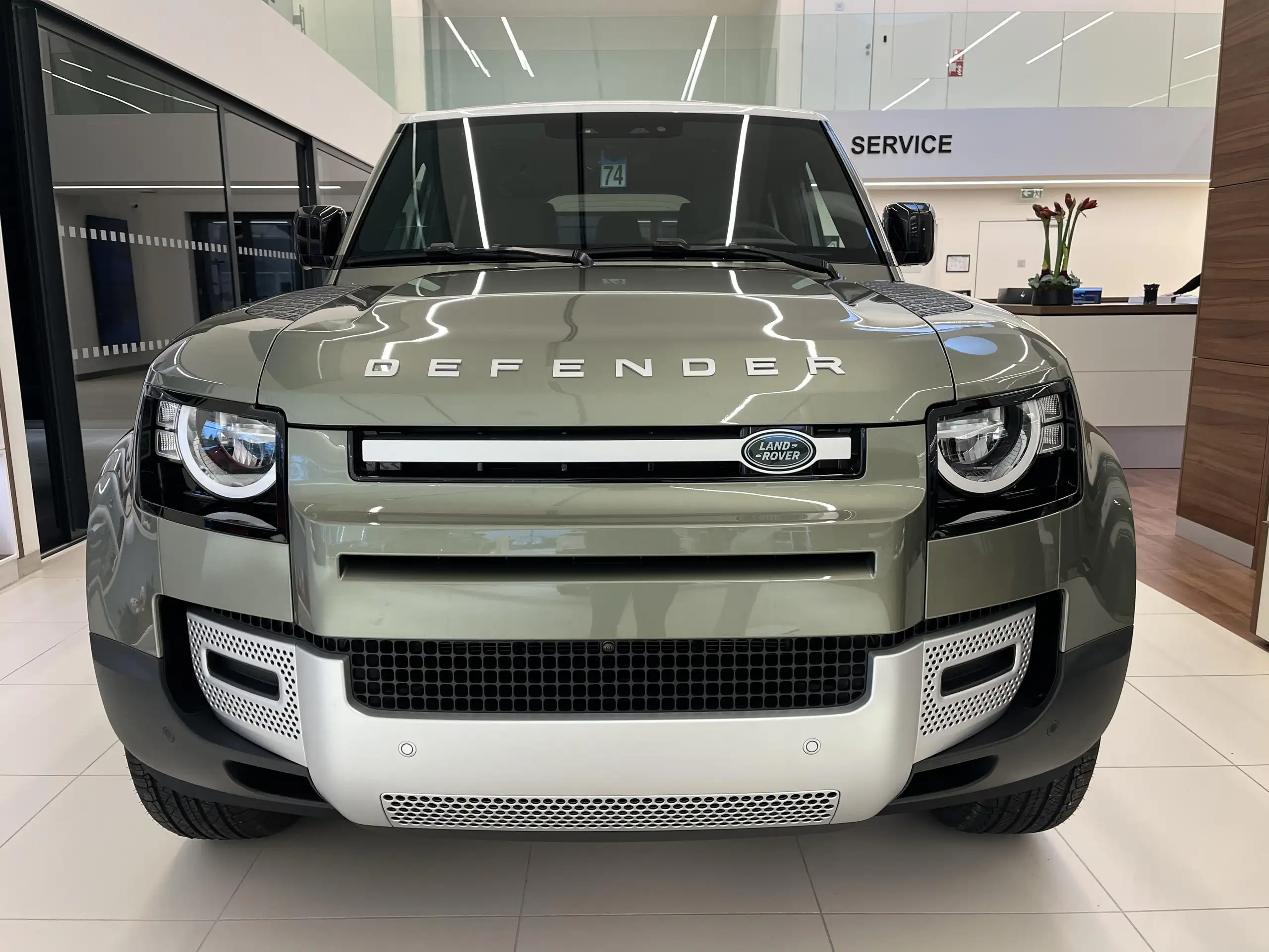 Land Rover - Defender