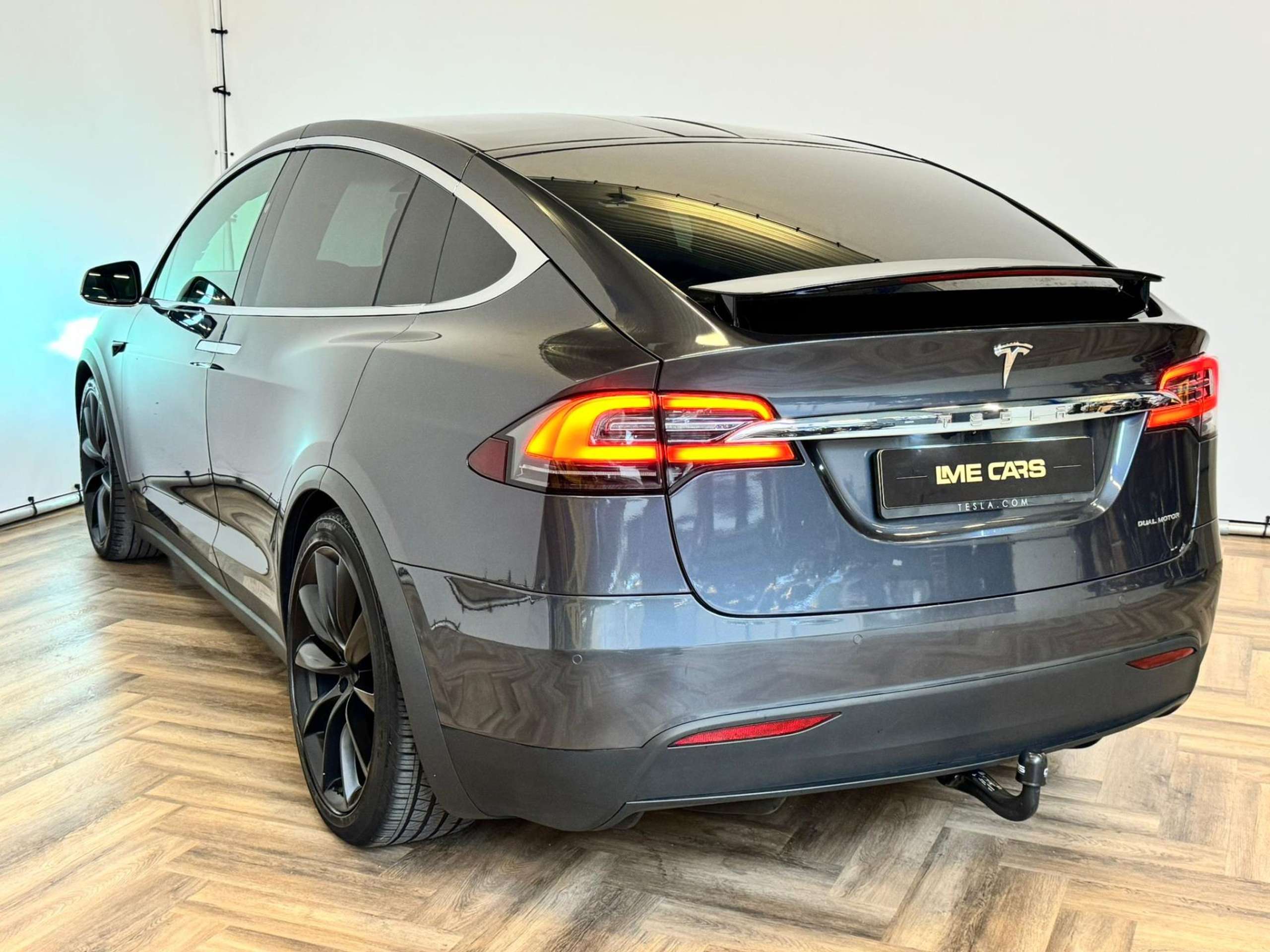 Tesla - Model X