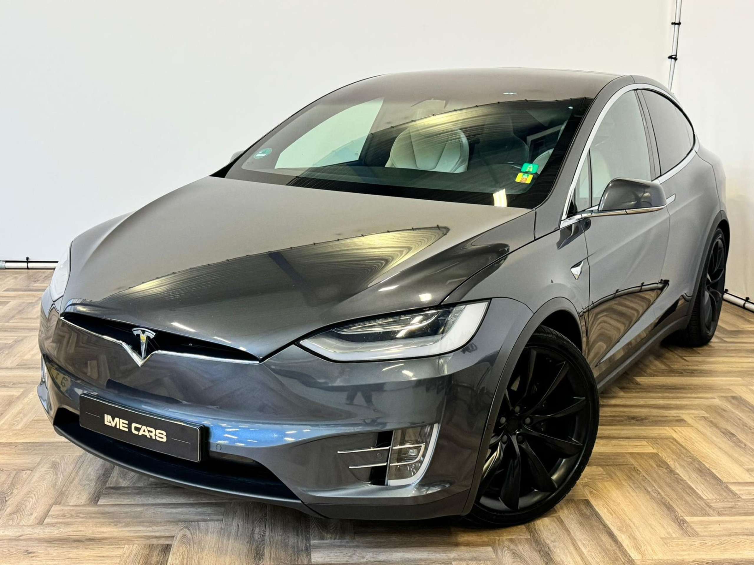 Tesla - Model X