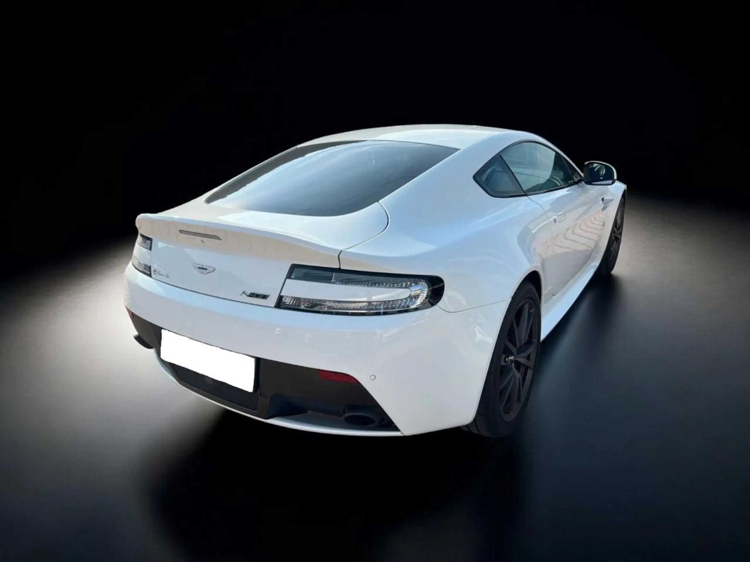 Aston Martin - Vantage