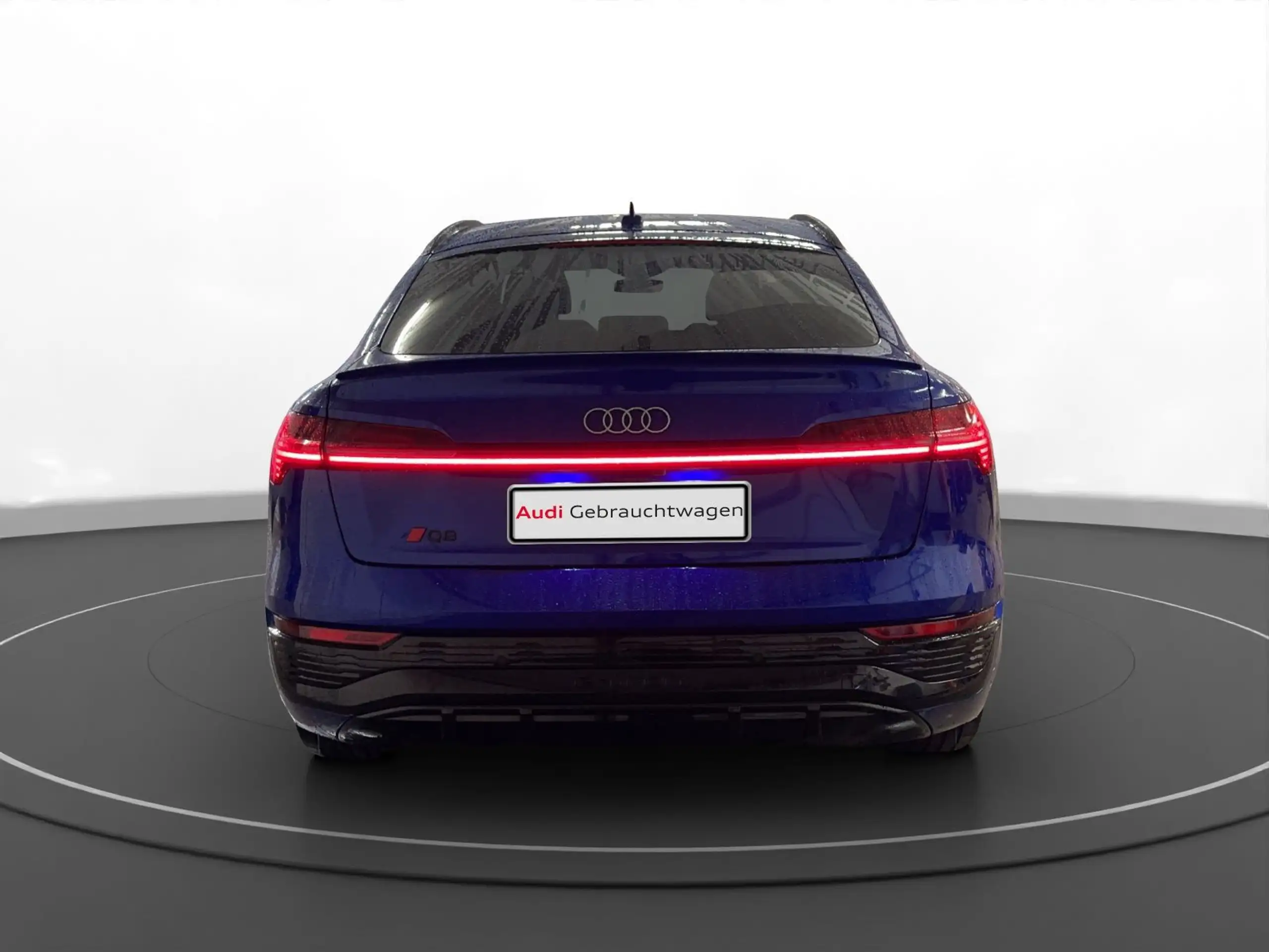 Audi - Q8 e-tron