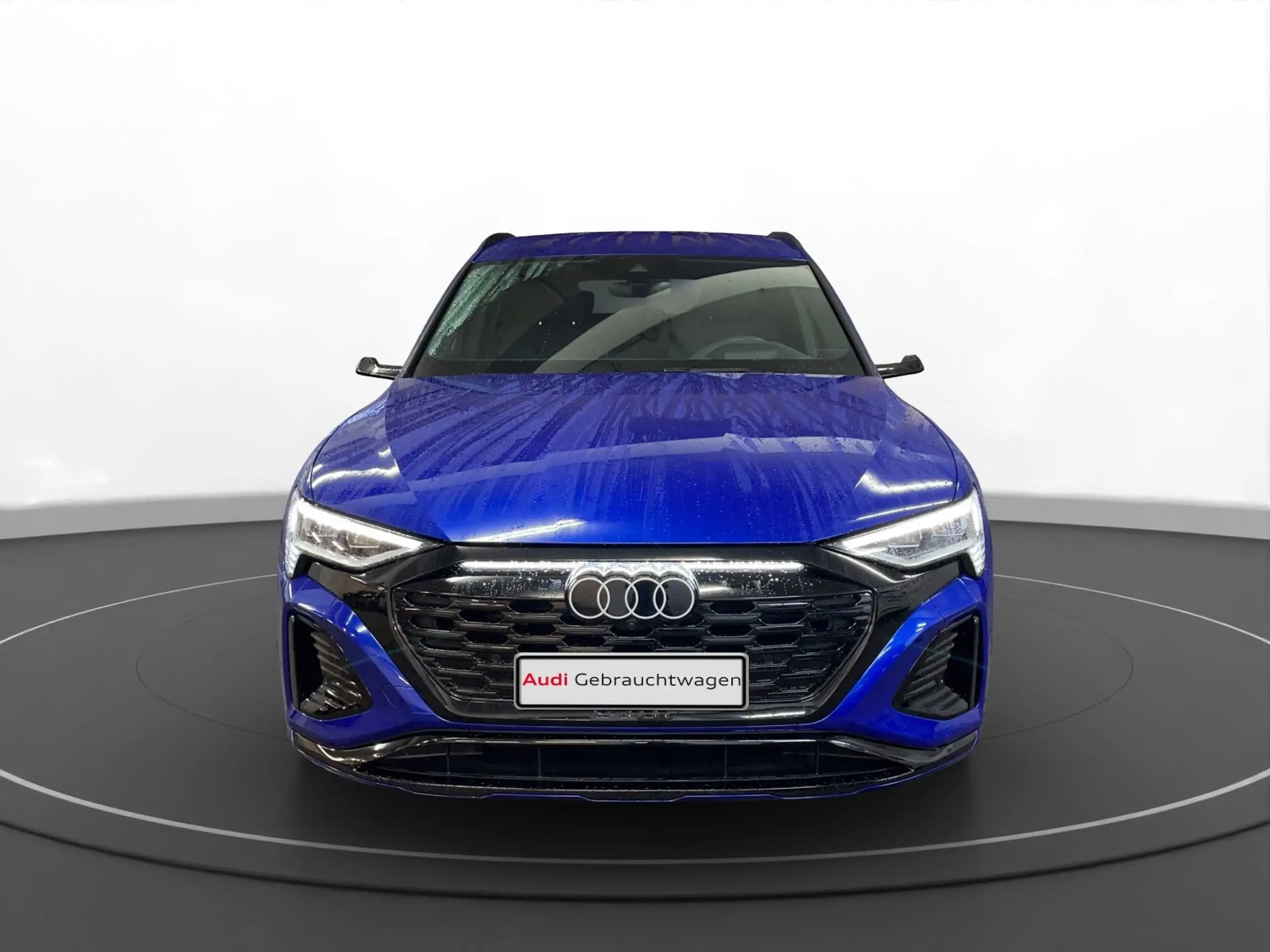 Audi - Q8 e-tron