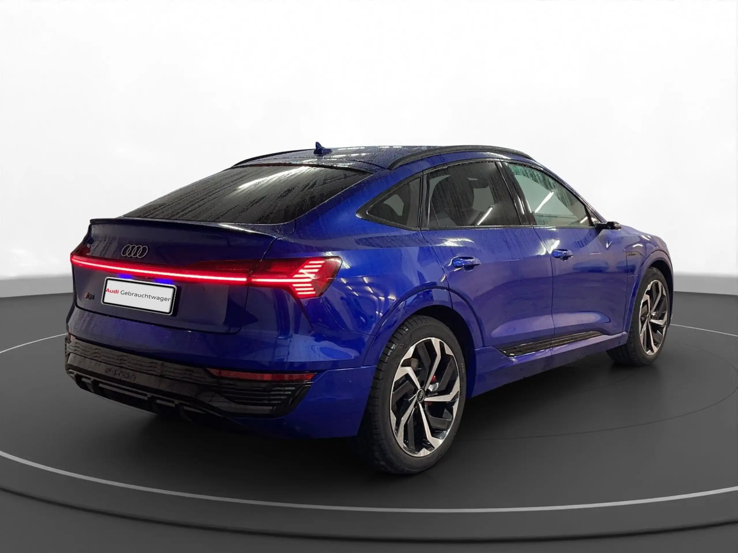 Audi - Q8 e-tron